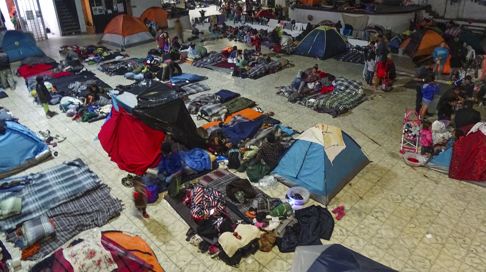 Acampamento de migrantes El Barretal, Tijuana, México, 10 de dezembro de 2018. Durante o mês de novembro, uma média de 175 crianças por dia cruzou a fronteira de forma solitária, segundo o Departamento de Alfândega e Proteção de Fronteira  ( ACOMPANHA TEXTO DO DIA 15 DE DEZEMBRO DE 2018). MÁRCIO RESENDE/LUSA