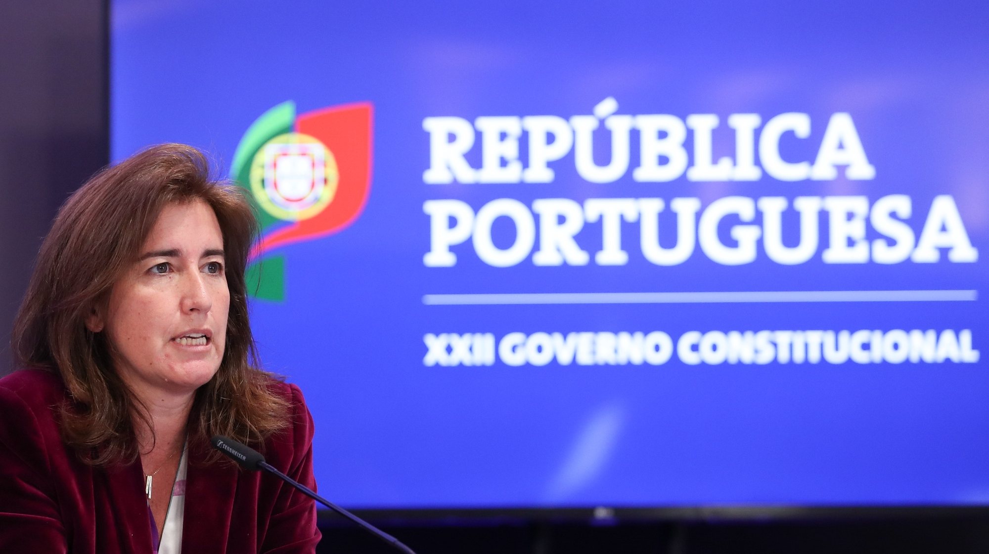 A ministra do Trabalho, Solidariedade e Segurança Social, Ana Mendes Godinho, intervém durante o briefing após a reunião do Conselho de Ministros, que decorreu no Centro Cultural de Belém (CCB), em Lisboa, 08 de abril de de 2021. ANTÓNIO COTRIM/LUSA