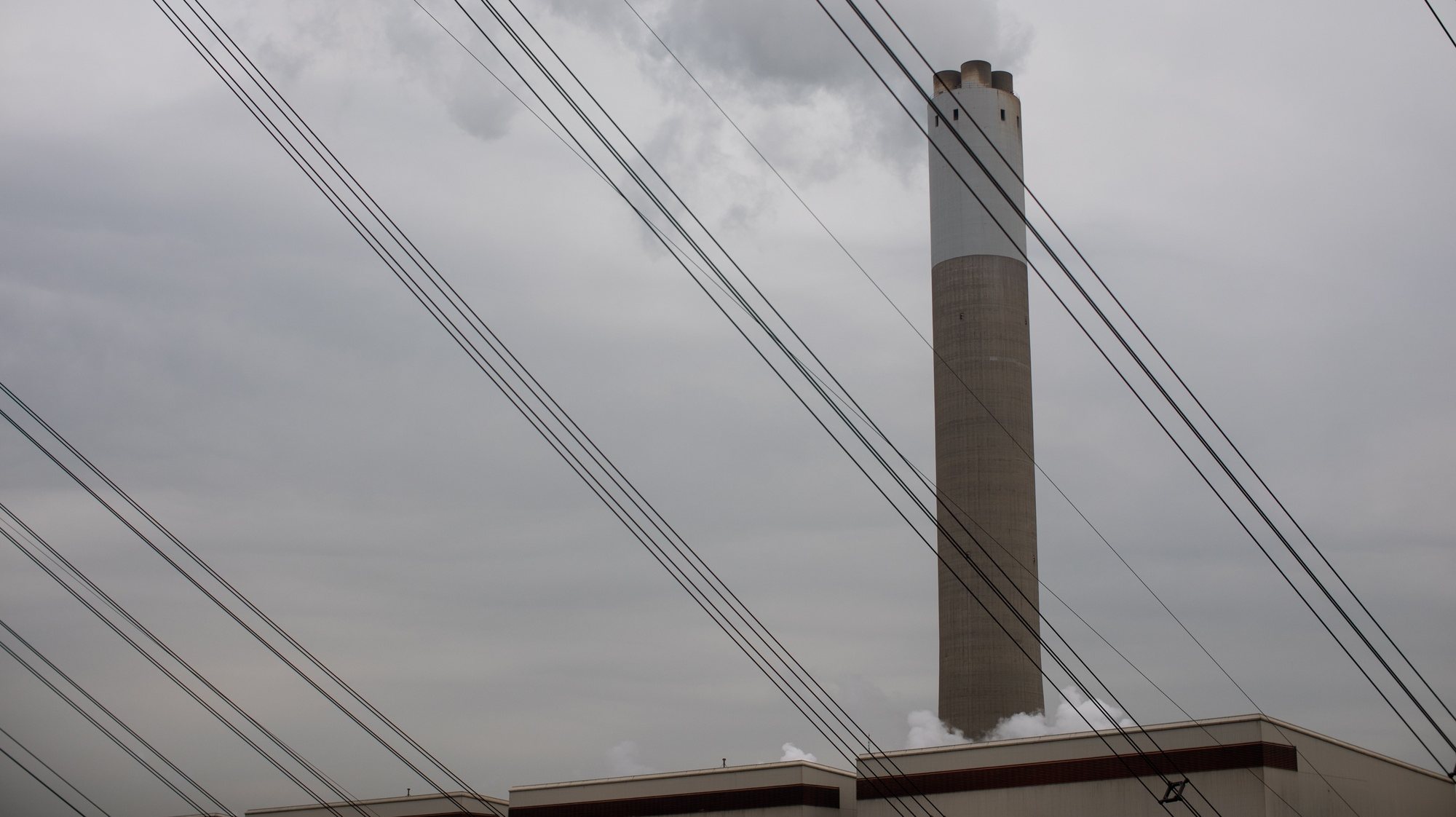 epa07225329 Smoke escapes from the chimney of the coal-fired Castle Peak Power Station in Hong Kong, China, 12 December 2018. According to an United Nations (UN) report, carbon dioxide (CO2) emissions have risen for the first time in four years. The United Nations COP24 Conference, which will take place in Poland until 14 December 2018, is struggling for a common position in the fight against climate change.  EPA/JEROME FAVRE