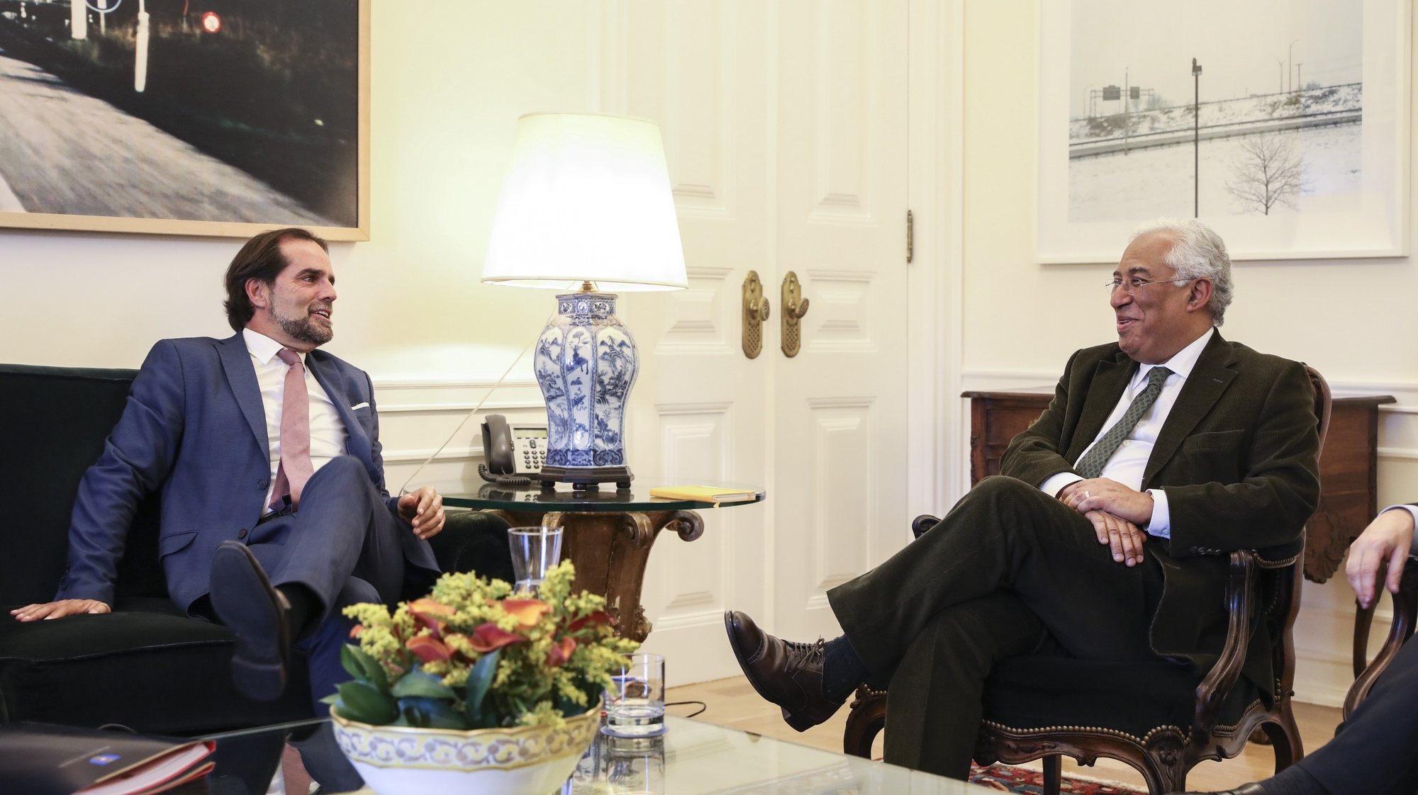 O primeiro-ministro, António Costa (D), durante uma reunião com o presidente do Governo Regional da Madeira, Miguel Albuquerque (E), no Palácio de São Bento, em Lisboa, 20 de novembro de 2019. JOSÉ SENA GOULÃO/LUSA