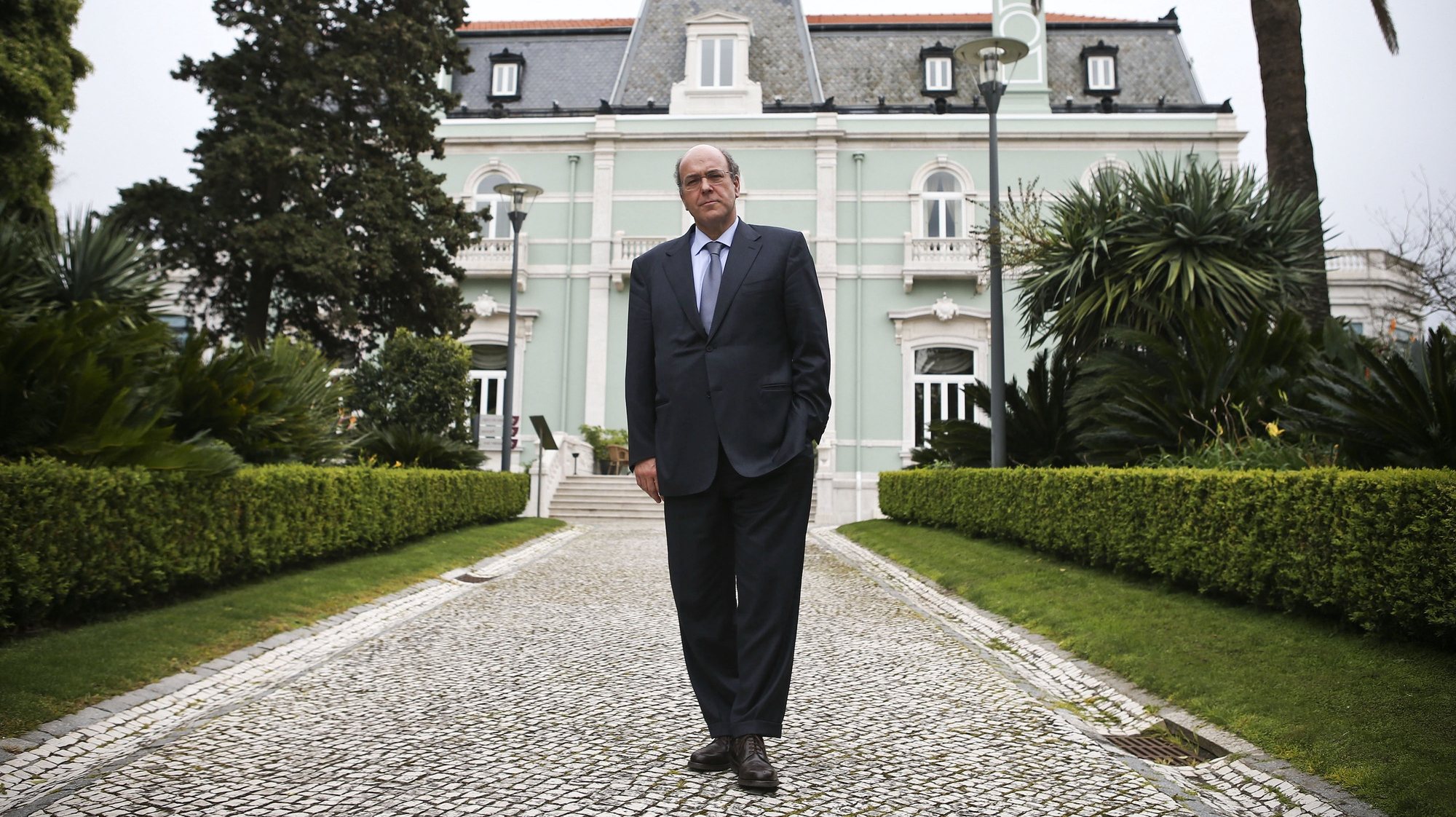 O novo CEO do Grupo Pestana, José Theotónio, posa para a fotografia antes de uma entrevista à Lusa, no hotel Pestana Palace, em Lisboa, 23 de março de 2015. (ACOMPANHA TEXTO) MÁRIO CRUZ/LUSA