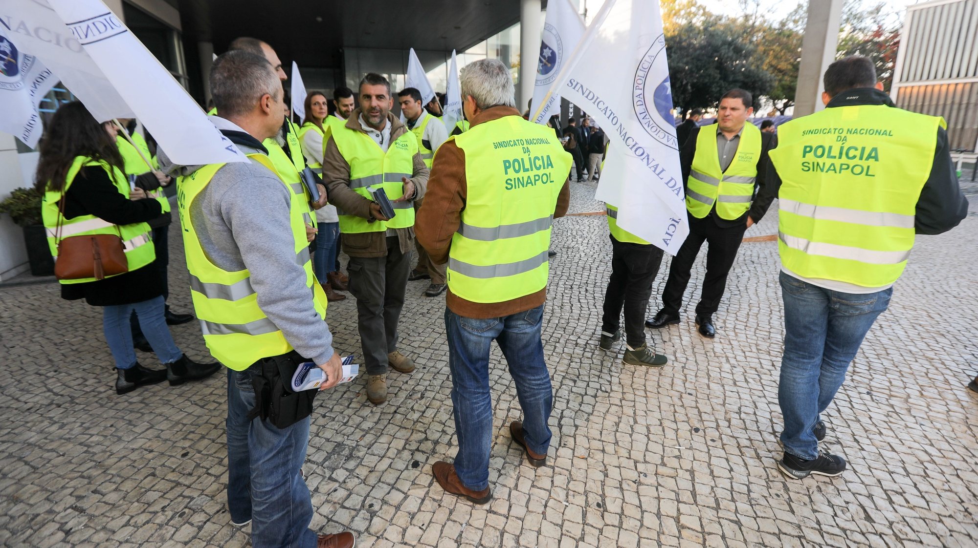 Polícias do Sindicato Nacional da Polícia (Sinapol) protestam no Parque das Nações onde decorre a Web Summit, Lisboa, 5 de novembro de 2018. MIGUEL A. LOPES/LUSA