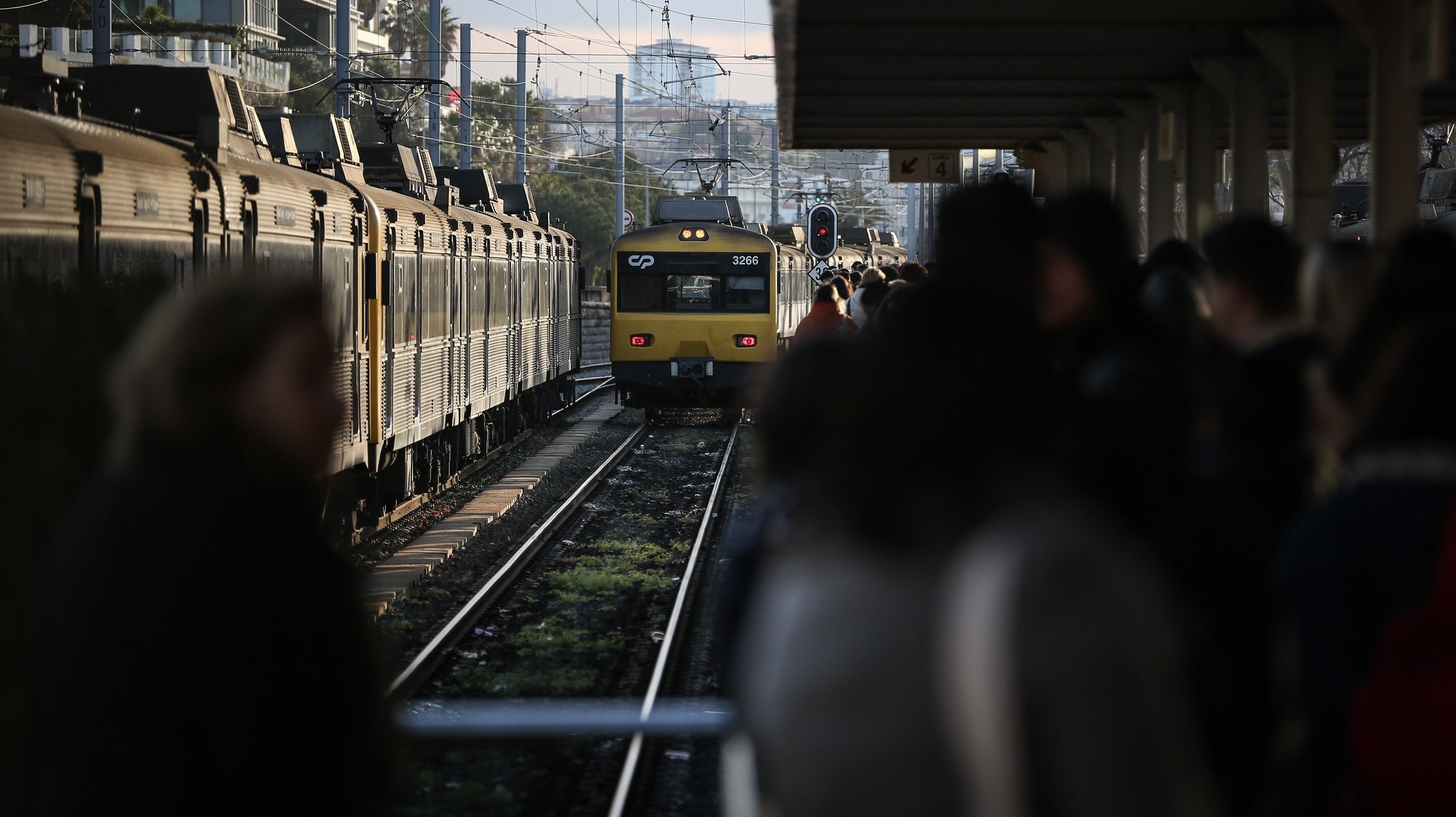 Greve de trabalhadores da CP e das várias empresas da IP - infraestruturas de Portugal, na estação de comboios de Cascais, 28 de fevereiro de 2023. RODRIGO ANTUNES/LUSA