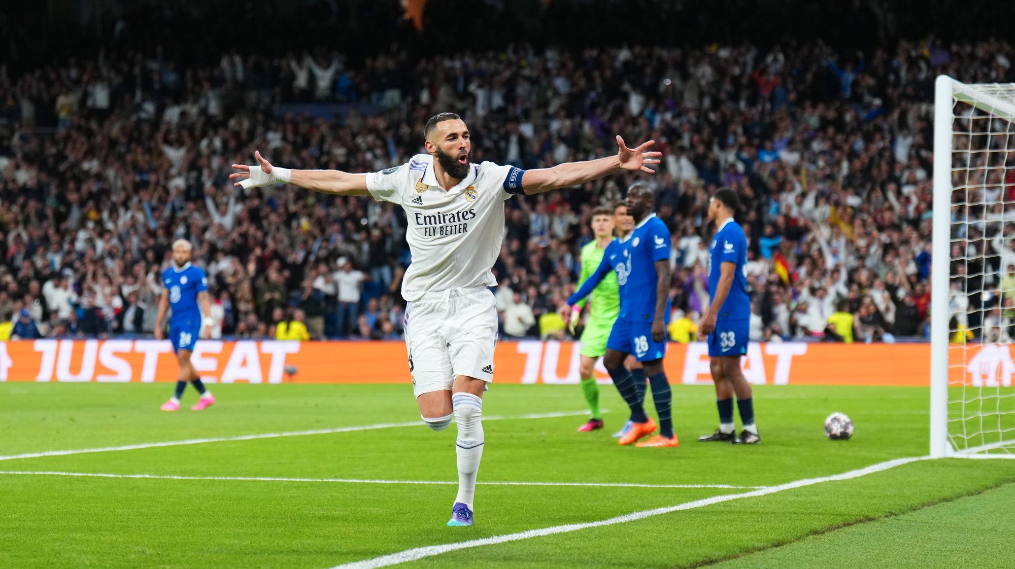 Karim Benzema inaugurou o marcador frente ao Chelsea depois de já ter marcado quatro golos aos londrinos na eliminatória da última temporada