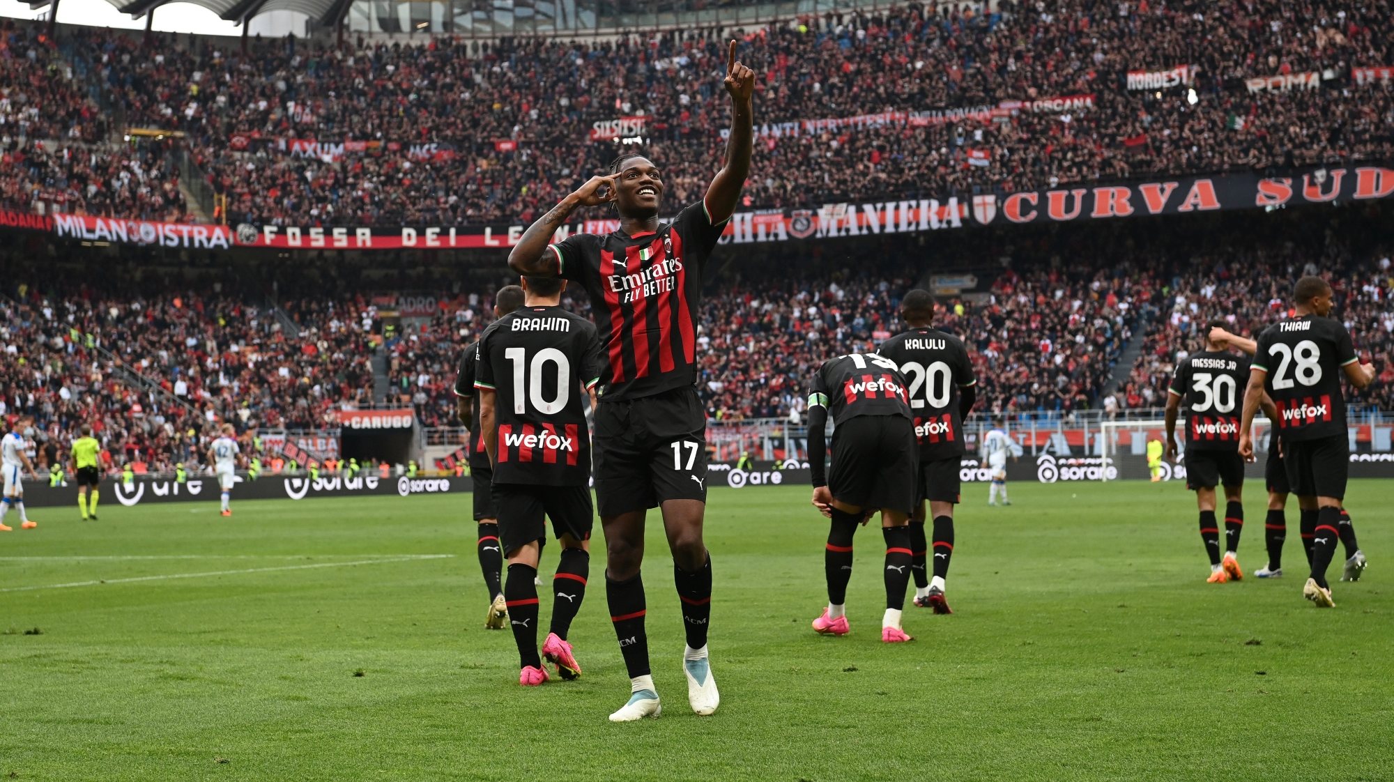 Rafael Leão terminou a temporada de 2022/23 com os mesmos números da época anterior tendo mais cinco jogos (47): 14 golos e 12 assistências