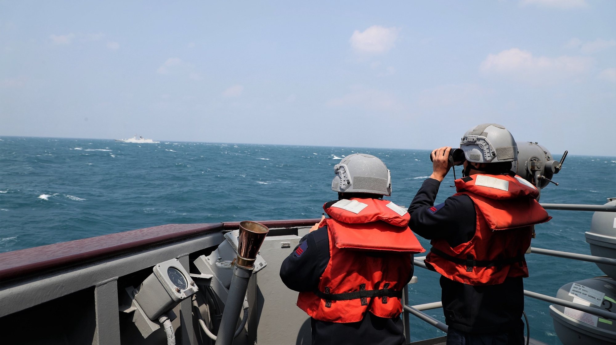 epa10565149 A handout photo provided by the Taiwan Ministry of National Defense shows Ma&#039;anshan missile frigates (far left) of the Chinese Navy being monitored by Taiwanese navy personnel along the Taiwan Strait, Taiwan, 08 April 2023. China announced three days of military drills around Taiwan and flew dozens of planes across the Taiwan Strait median line on 08 April, following the Taiwanese president&#039;s visit to the United States.  EPA/TAIWAN MILITARY NEWS AGENCY / HANDOUT MANDATORY CREDIT -- watermarks may not be removed/cropped -- HANDOUT EDITORIAL USE ONLY/NO SALES