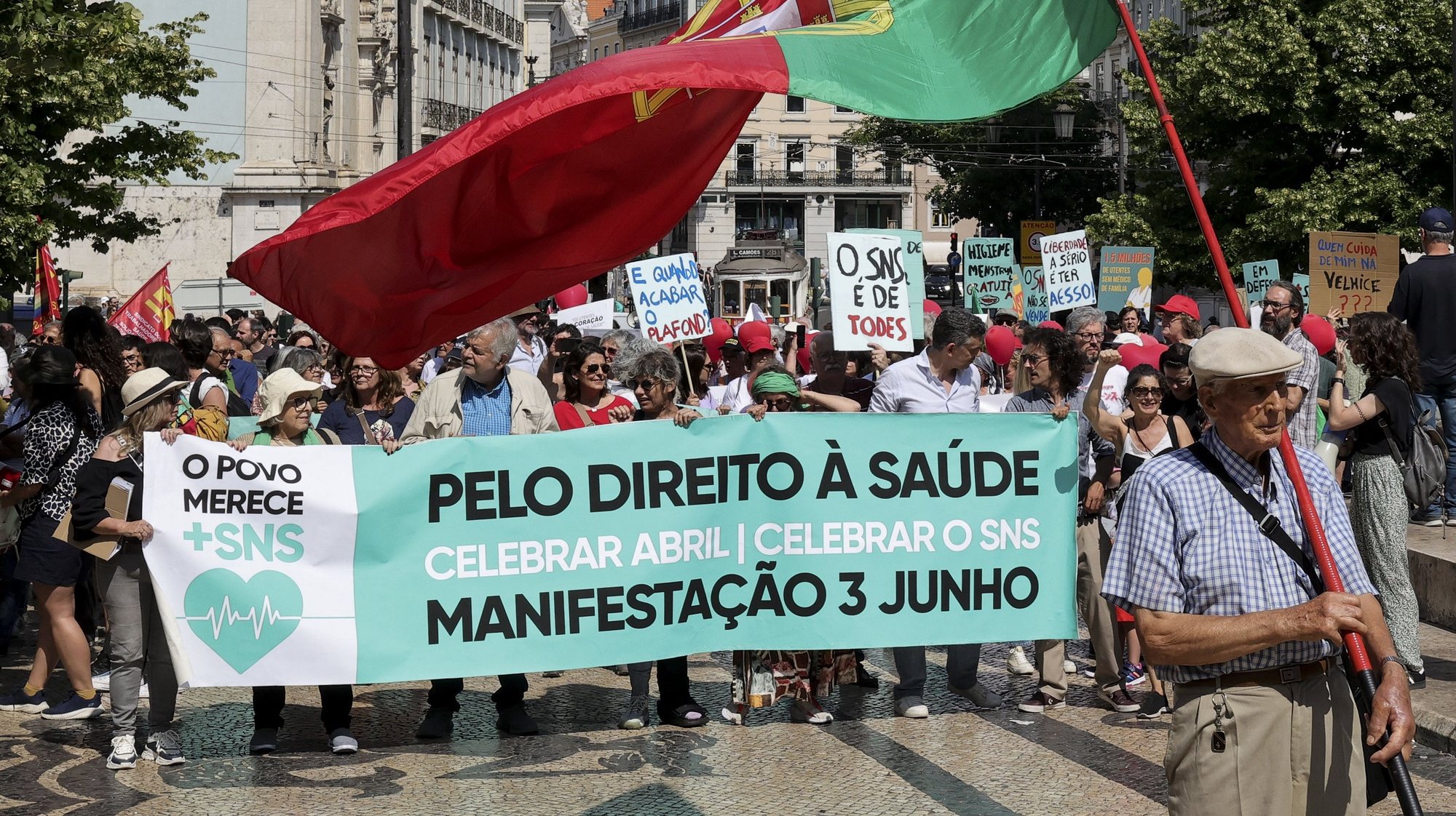 Manifestação do Movimento Mais SNS, onde o movimento cívico exige o reforço e reabilitação do Serviço Nacional de Saúde (SNS), em Lisboa, 3 de junho de 2023. MANUEL DE ALMEIDA/LUSA