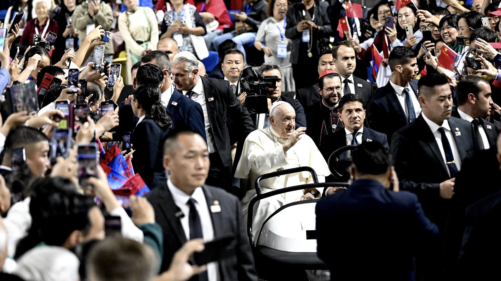 epa10837241 Pope Francis (C) waves as he arrives at the &#039;Steppe arena&#039; sports stadium to celebrate a Holy Mass, in the city of Ulaanbaatar, Mongolia, 03 September 2023. Pope Francis on 01 September landed in Mongolia&#039;s capital Ulaanbaatar to start his 43rd international apostolic journey to Mongolia, under the motto &#039;Hoping Together&#039;, until 04 September.  EPA/CIRO FUSCO