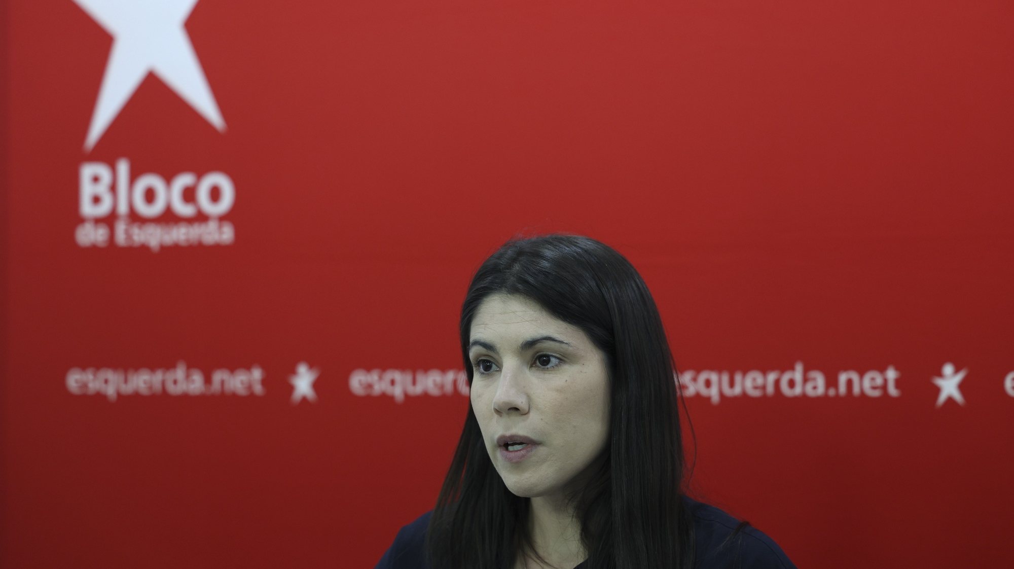 A coordenadora Nacional do Bloco de Esquerda (BE), Mariana Mortágua, fala aos jornalistas no final da Mesa Nacional do Bloco de Esquerda, em Lisboa 01 de outubro de 2023. ANTÓNIO COTRIM/LUSA