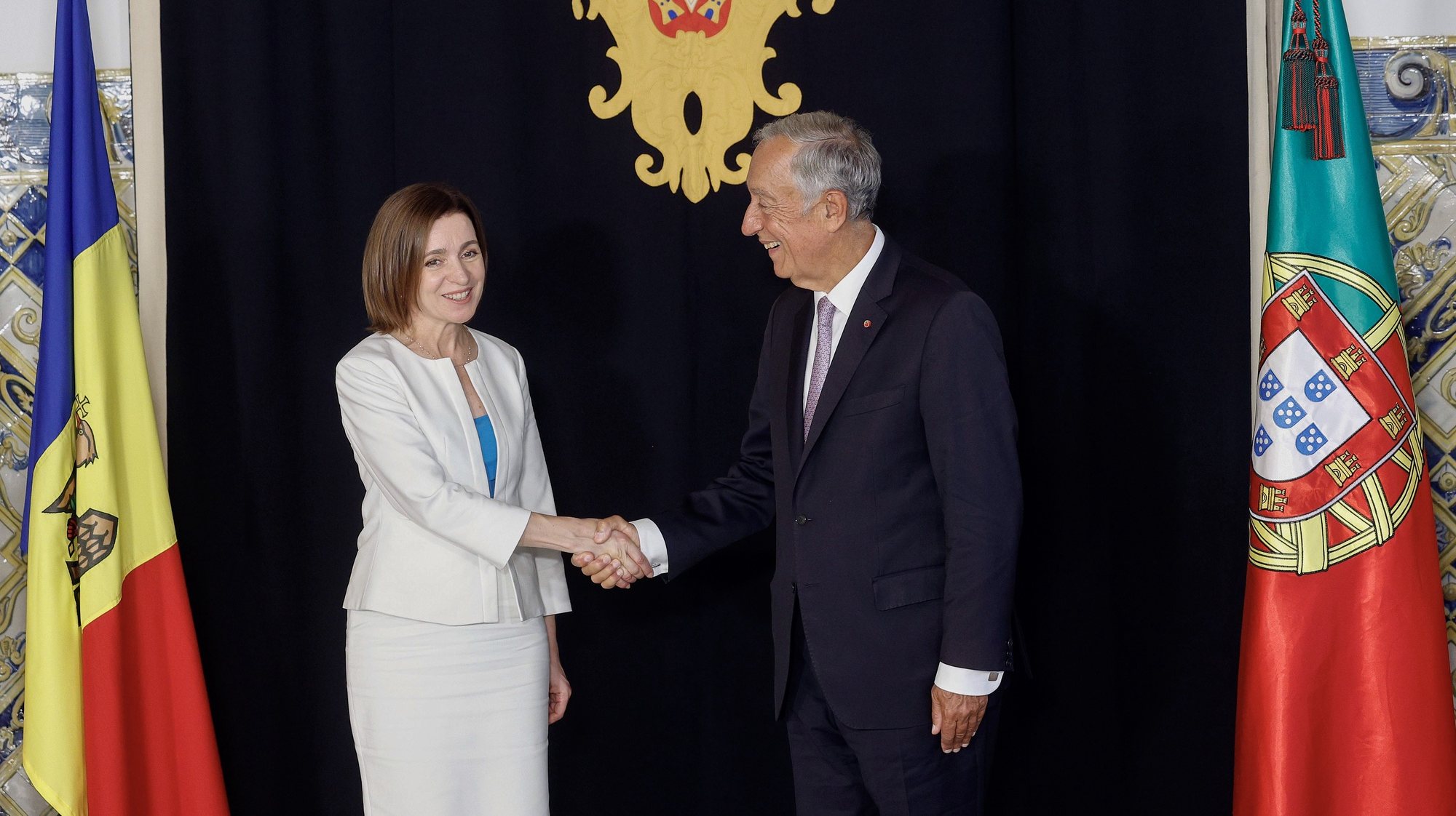 Portugal&#039;s President Marcelo Rebelo de Sousa (R) greets Moldova&#039;s President Maia Sandu (C-L) at the welcome ceremony at Palacio de Belem in Lisbon, Portugal, 03 October 2023. The President of the Republic of Moldova Maia Sandu is making a state visit on October 2-4 to the Portuguese Republic to promote the country&#039;s accession to the European Union and to deepen bilateral relations. ANTONIO PEDRO SANTOS/LUSA