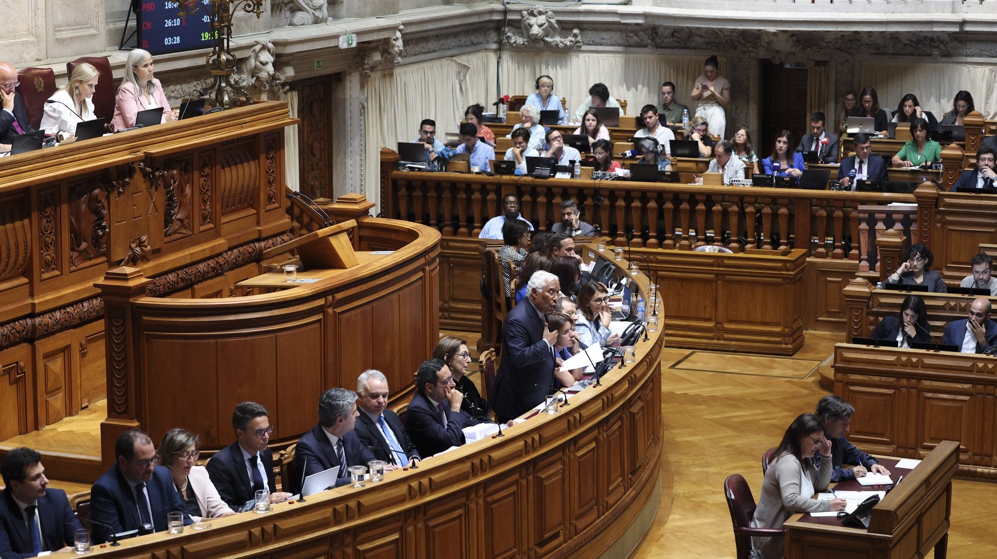 O primeiro-ministro, António Costa (C), intervém durante o debate da Moção de censura ao Governo, apresentada pelo Chega, que decorreu na Assembleia da República, em Lisboa, 19 de setembro de 2023. ANTÓNIO COTRIM/LUSA