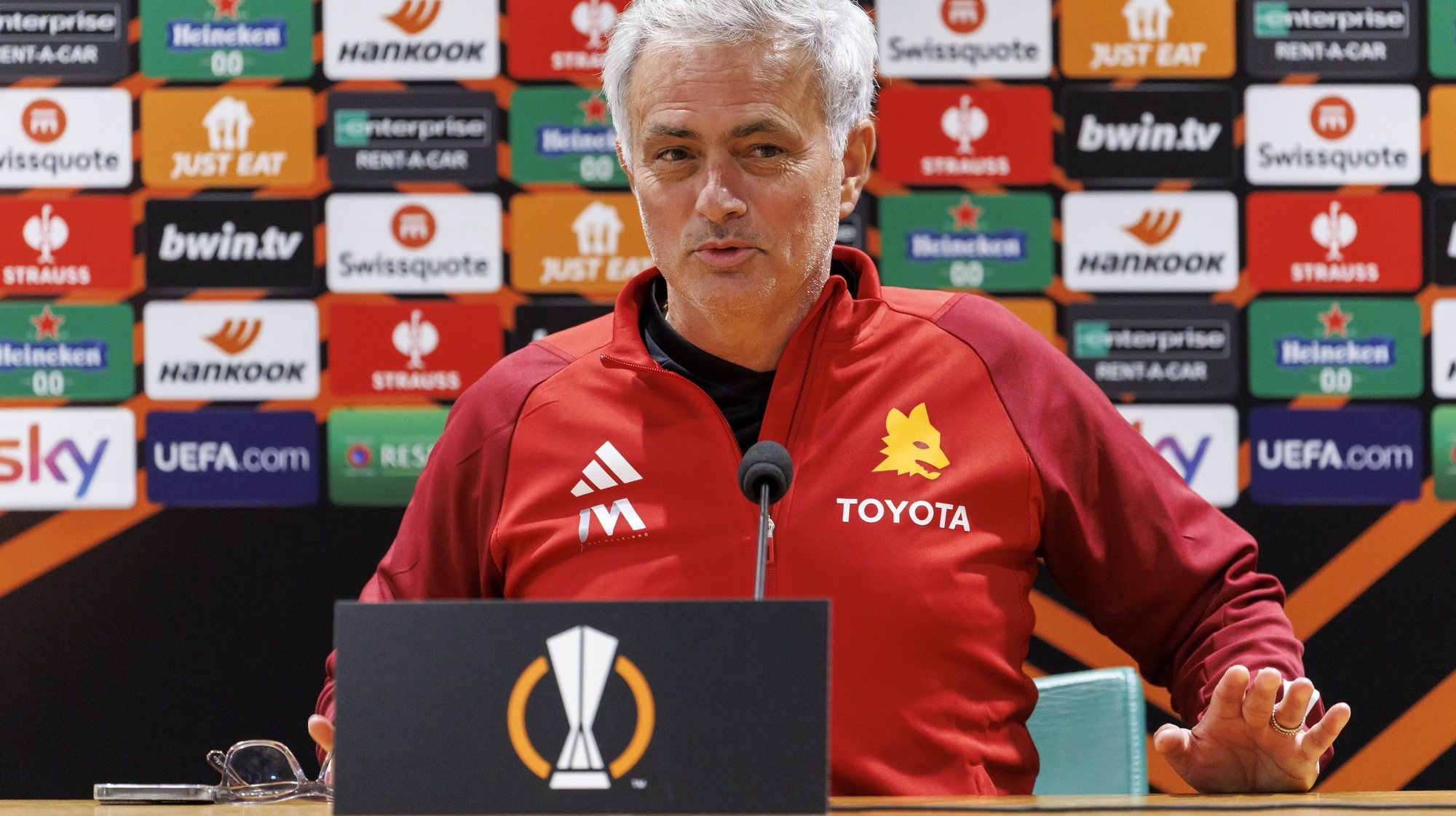 epa10902864 Head coach of AS Roma Jose Mourinho, who attended the match from the stands, answers questions to the media after the UEFA Europa League group G soccer match between AS Roma and Servette FC, in Rome, Italy, 05 October 2023.  EPA/SALVATORE DI NOLFI