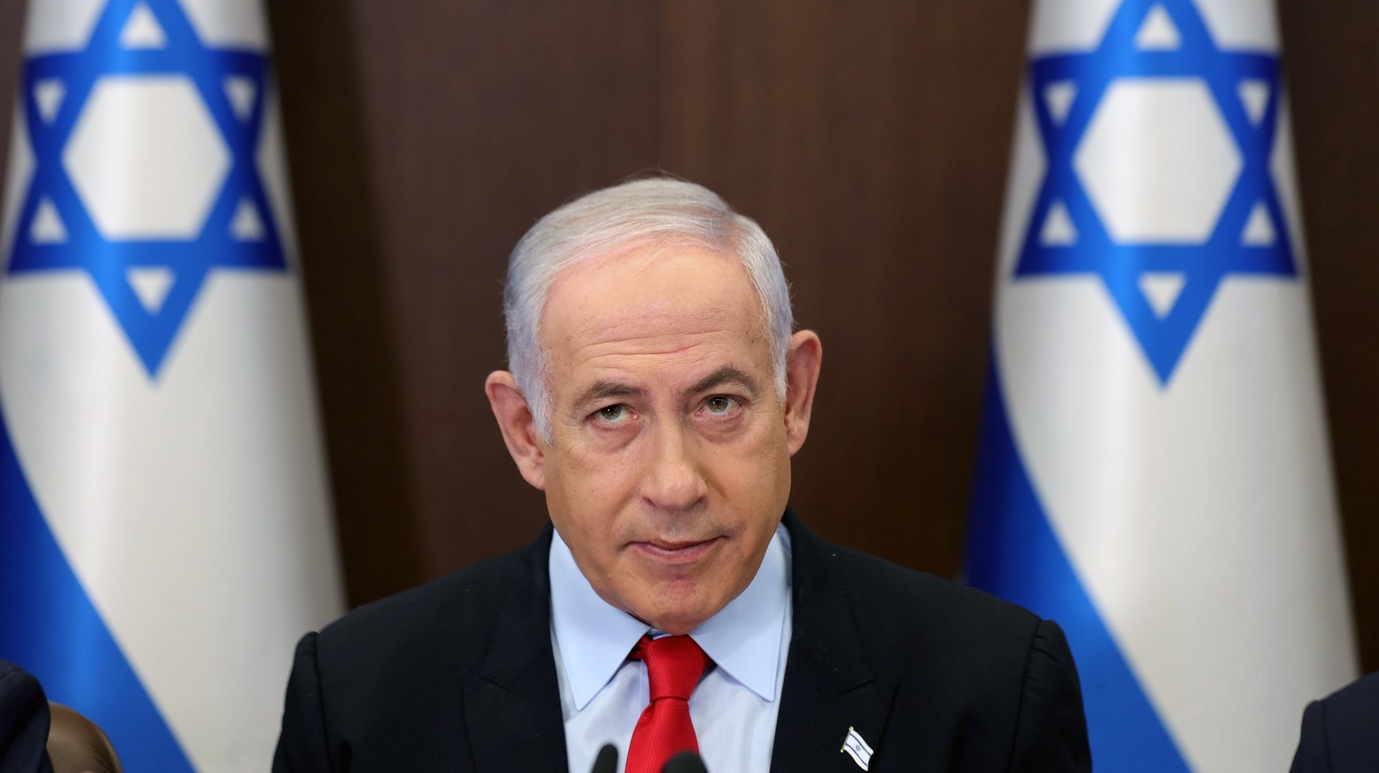epa10885362 Israeli Prime Minister Benjamin Netanyahu attends the Israeli government&#039;s weekly cabinet meeting at the prime minister&#039;s office in Jerusalem, 27 September 2023.  EPA/ABIR SULTAN / POOL