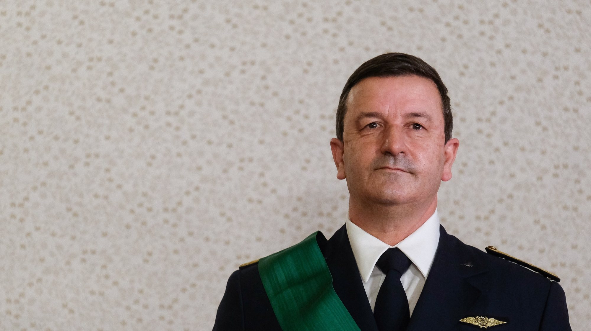 O novo Chefe de Estado Maior da Força Aérea (CEMFA), Cartaxo Alves, no final da cerimónia de tomada de posse no Palácio de Belém, em Lisboa, 25 de fevereiro de 2022.  MÁRIO CRUZ/LUSA