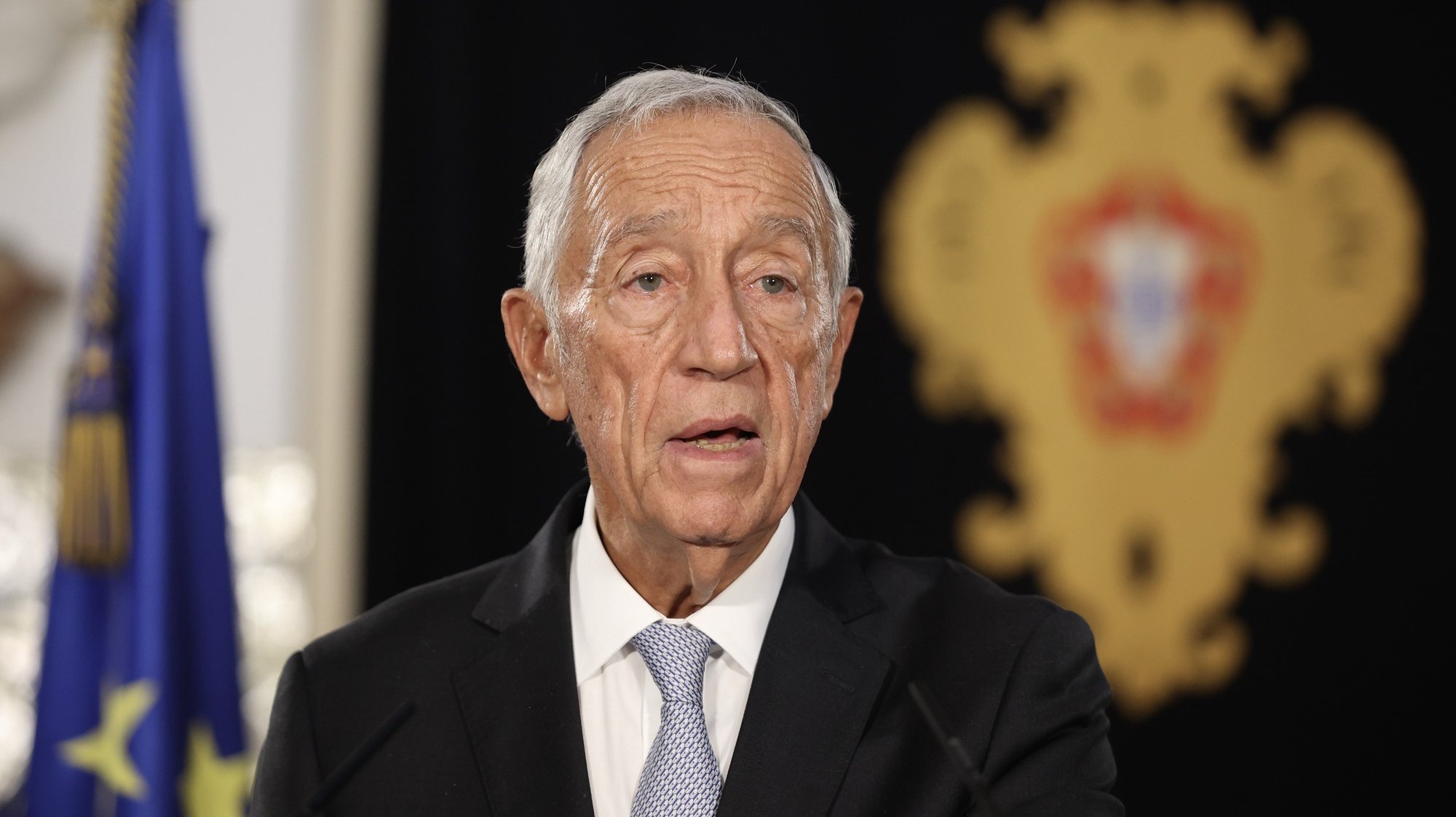 epa10967298 Portuguese President Marcelo Rebelo de Sousa, during a statement to the nation in which he decided to convoke new elections for March 2024 after a meeting of the Council of State, Belem Palace in Lisbon, Portugal, 09 November 2023. Prime Minister António Costa tendered his resignation on 07 November, which the head of state accepted, after several government offices were raided as part of investigations into lithium and hydrogen projects and the Public Prosecutor&#039;s Office announced that he is the subject of an autonomous enquiry at the Supreme Court of Justice.  EPA/CARLOS M. ALMEIDA