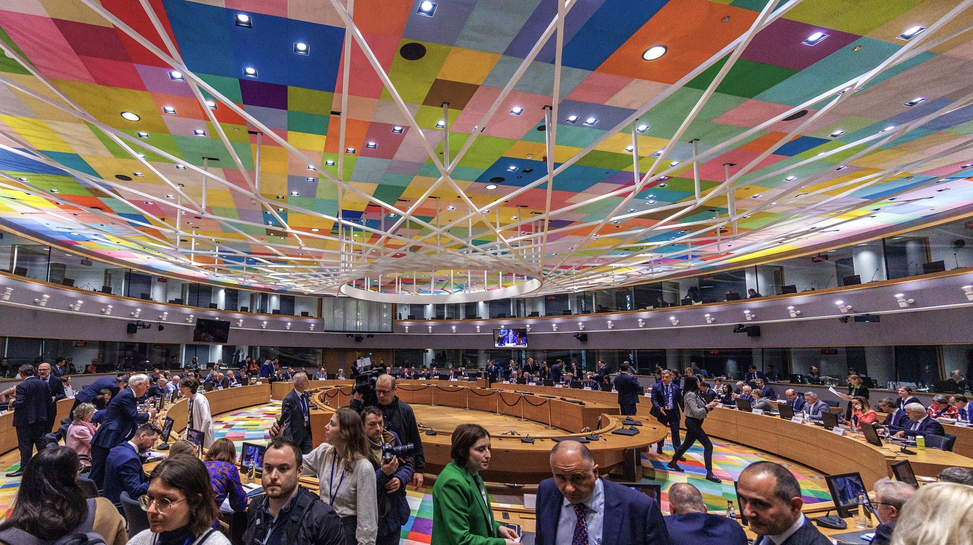 epa11182348 General view of the conference room at the start of the European Ministers of Agriculture and Fisheries meeting at the EU Council in Brussels, Belgium, 26 February 2024.  EPA/OLIVIER MATTHYS