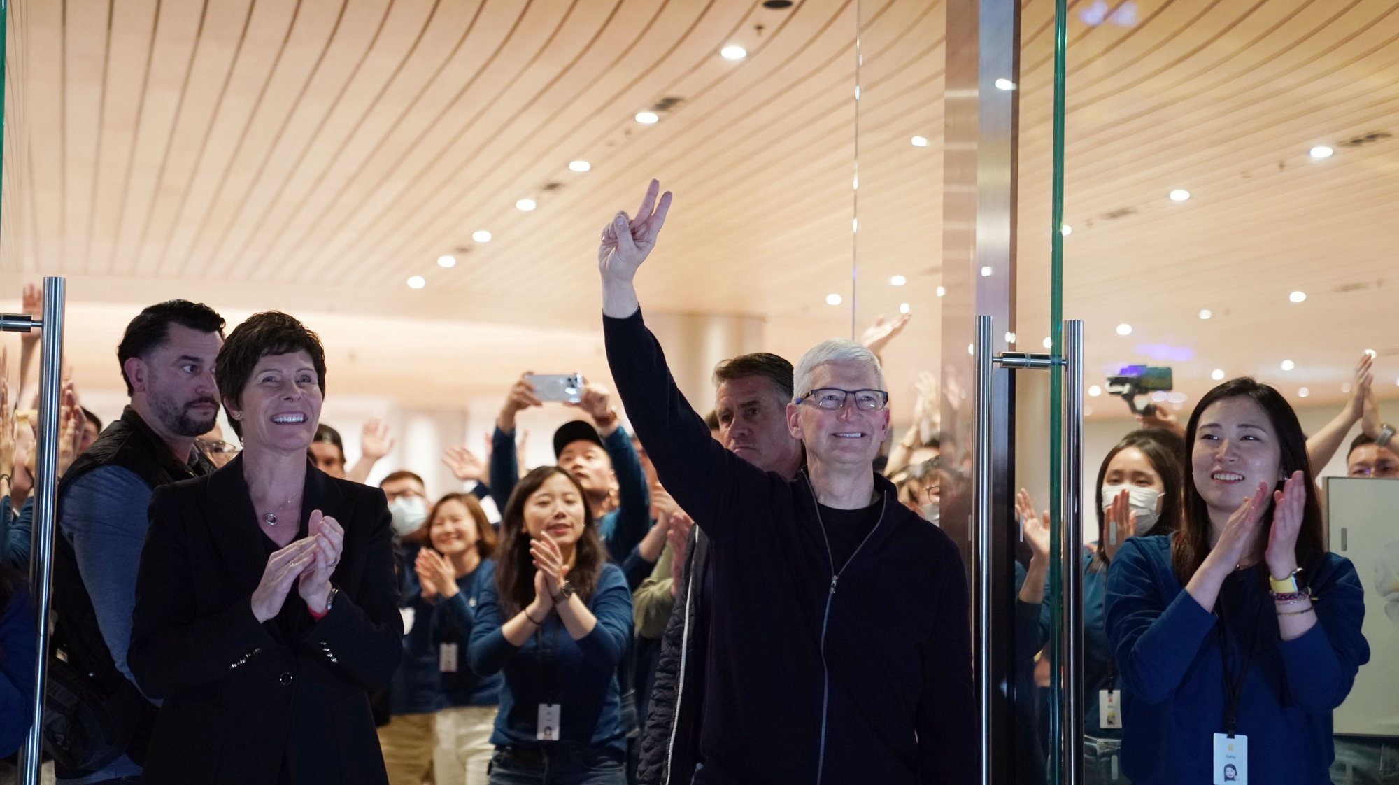 epa11234240 Apple CEO Tim Cook (C) gestures as he attends the opening of a new flagship Apple store in east China&#039;s Shanghai, 21 March 2024. The new flagship Apple store is set to become the company&#039;s second-largest retail store globally.  EPA/XINHUA / LIU YING CHINA OUT / UK AND IRELAND OUT  /       MANDATORY CREDIT  EDITORIAL USE ONLY  EDITORIAL USE ONLY