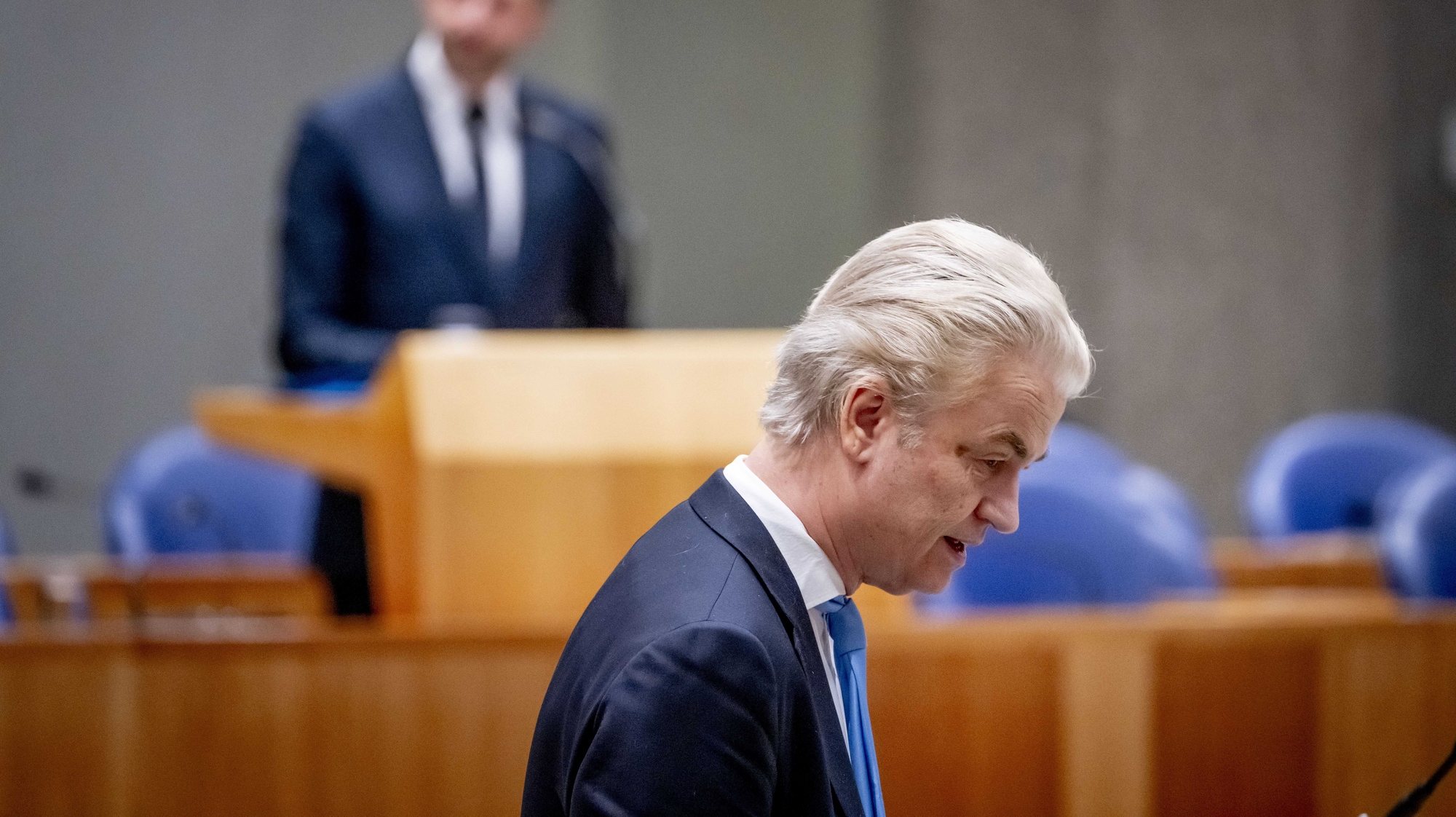 epa11255963 Outgoing Dutch Minister Hugo de Jonge (L, Internal Affairs) and Dutch politician Geert Wilders (R) during the debate about Russian money flows to Dutch politicians, in the House of Representatives, in The Hague, The Netherlands, 02 April 2024. According to the Czech secret service, a pro-Russian news site sent hundreds of thousands of euros to Dutch politicians, among others, last year to speak out against Ukraine and the European Union.  EPA/ROBIN UTRECHT