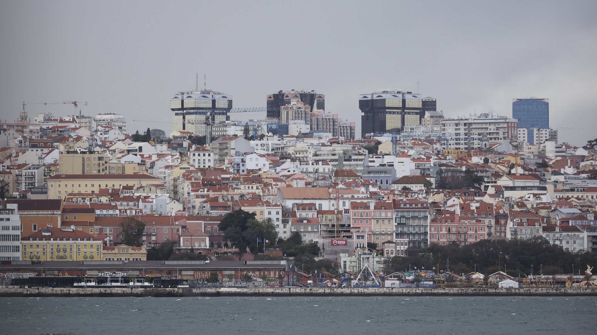 Vista geral de Lisboa, 07 de marçoo de 2024. Turismo. Casas. Castelo de S. Jorge. CARLOS M. ALMEIDA/LUSA