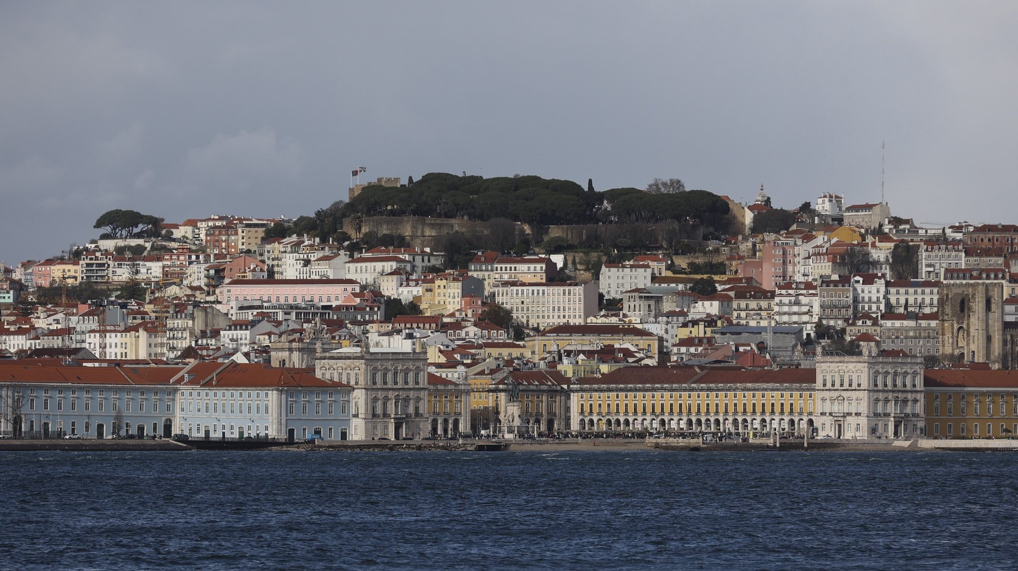 Vista geral de Lisboa, 07 de marçoo de 2024. Turismo. Casas. Castelo de S. Jorge. CARLOS M. ALMEIDA/LUSA