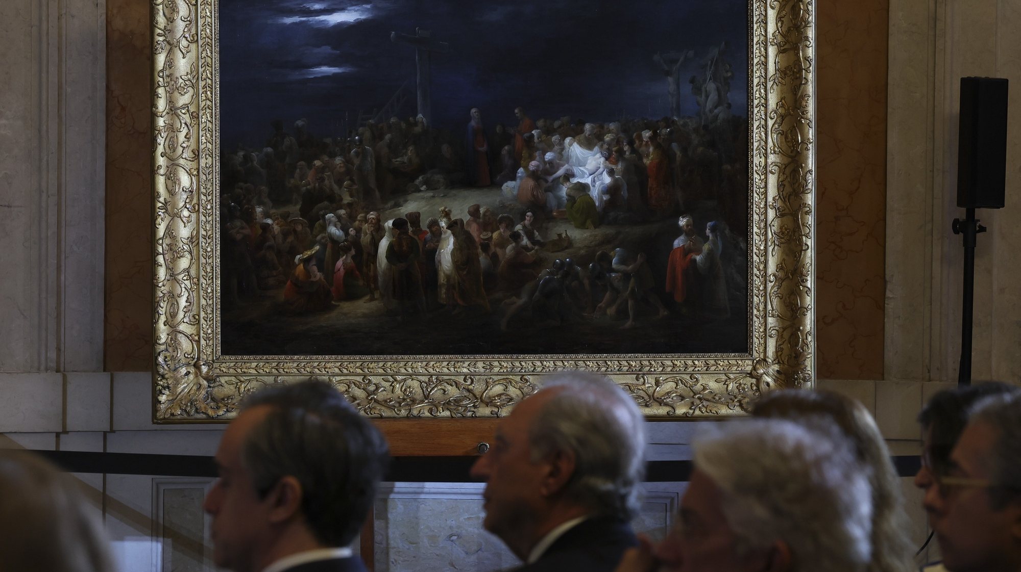 A pintura a óleo “Descida da Cruz”, de Domingos Sequeira, exposta na cerimónia de assinatura do memorando de entendimento entre o Estado português e a Fundação Livraria Lello, que decorreu no Palácio da Ajuda, em Lisboa, 20 de março de 2024. ANTÓNIO COTRIM/LUSA