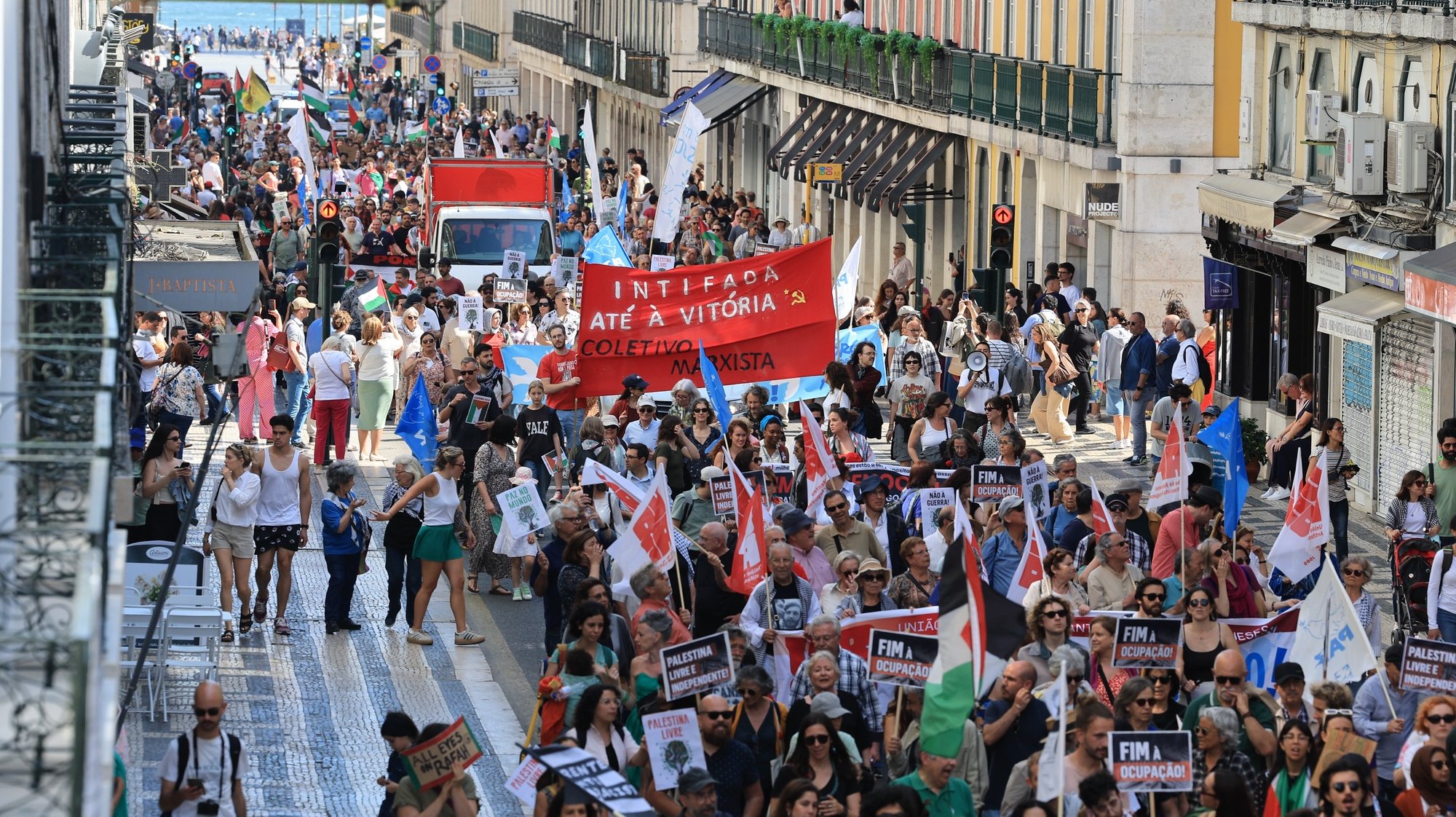 Manifestação &quot;Paz no Mundo! Palestina Livre! Não à guerra!&quot;, em Lisboa, 11 de maio de 2024. Uma iniciativa do Conselho Português para a Paz e Cooperação, Movimento pelos Direitos do Povo Palestino e pela Paz no Médio Oriente, entre outras associações. ANTÓNIO COTRIM/LUSA