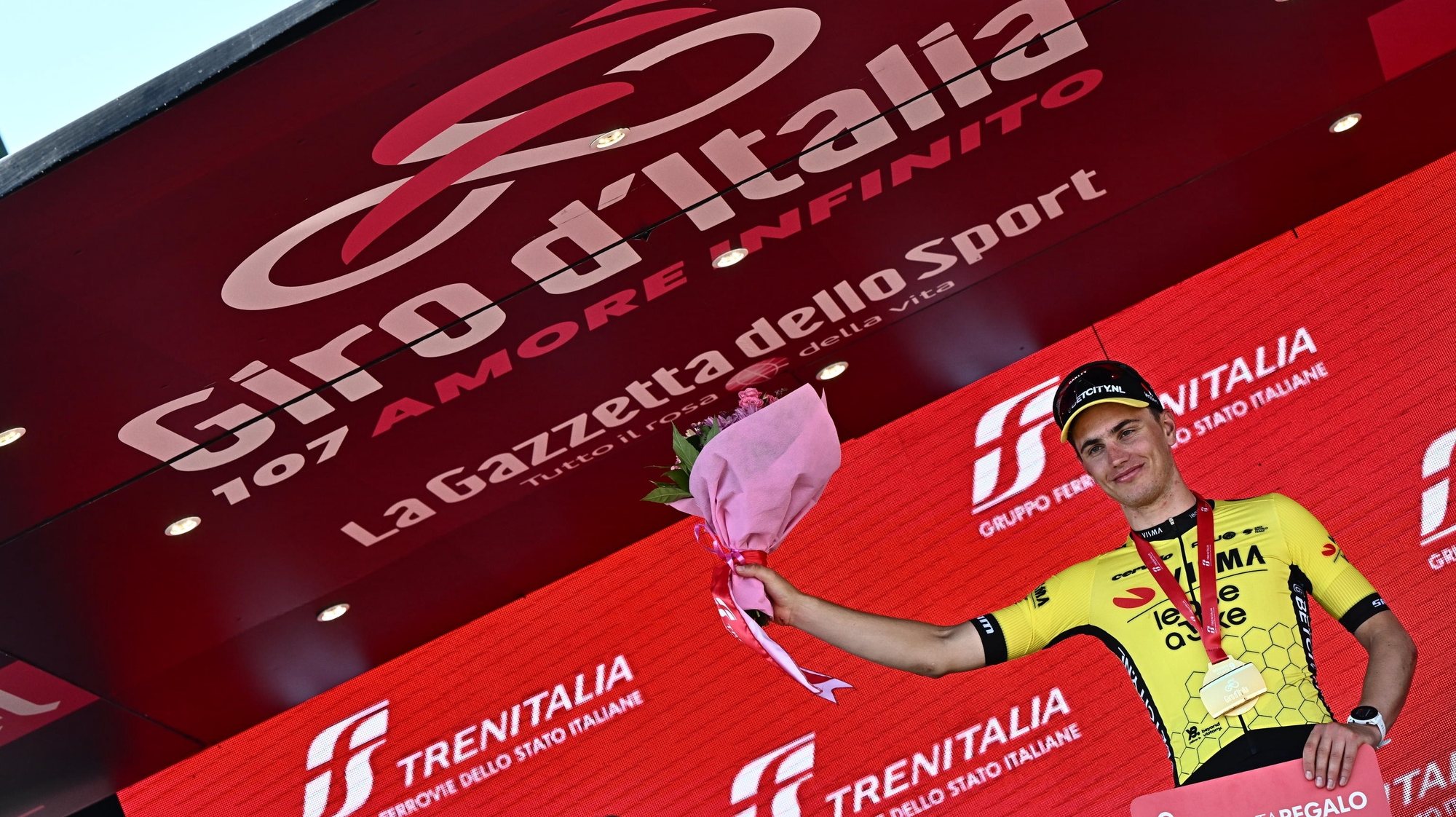 epa11335605 Dutch rider Olav Kooij of Team Visma Lease a Bike celebrates on the podium after winning the 9th stage of the 2024 Giro d&#039;Italia cycling race over 214 km from Avezzano to Naples, Italy, 12 May 2024.  EPA/LUCA ZENNARO