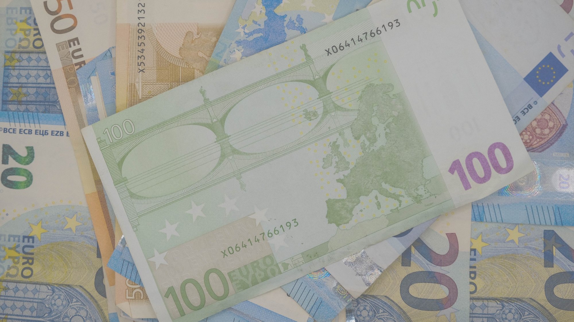 Várias notas de euros, dinheiro do sistema europeu, 25 de março de 2024. ANTÓNIO COTRIM/LUSA