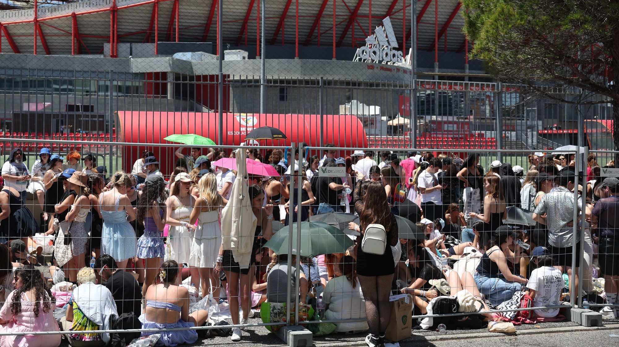 Taylor Swift fans waiting outside the Luz stadium in Lisbon before the concert of her pop star today 24th may 2024. Taylor Swift is playing two concerts of The Eras Tour in Lisbon today and tomorrow. TIAGO PETINGA/LUSA