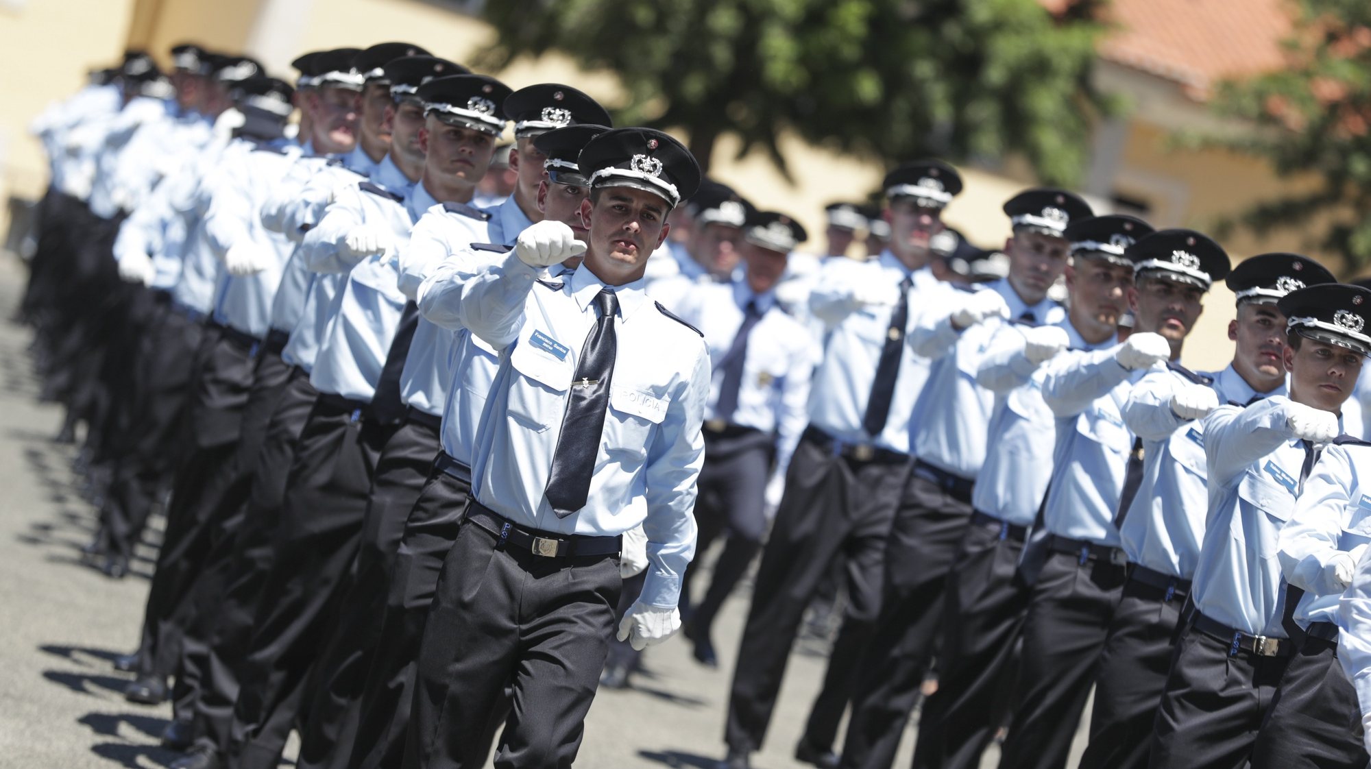 Policias em formatura na cerimónia comemorativa do 157.º aniversário da Polícia de Segurança Pública (PSP), bem como a cerimónia do compromisso de honra dos polícias que terminam o 19.º Curso de Formação de Agentes (CFA), 2 julho 2024 em Torres Novas. PAULO CUNHA/LUSA