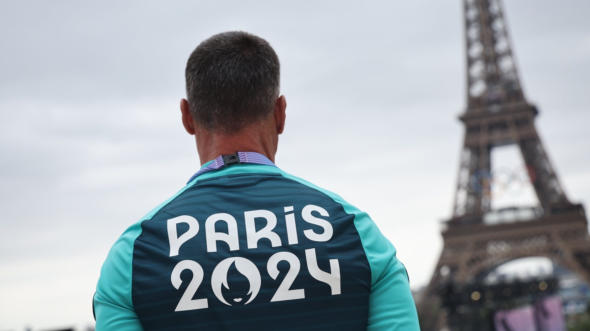 epa11497197 Staff ahead of the Opening Ceremony of the Paris 2024 Olympic Games, in Paris, France, 26 July 2024.  EPA/CHRISTOPHE PETIT TESSON