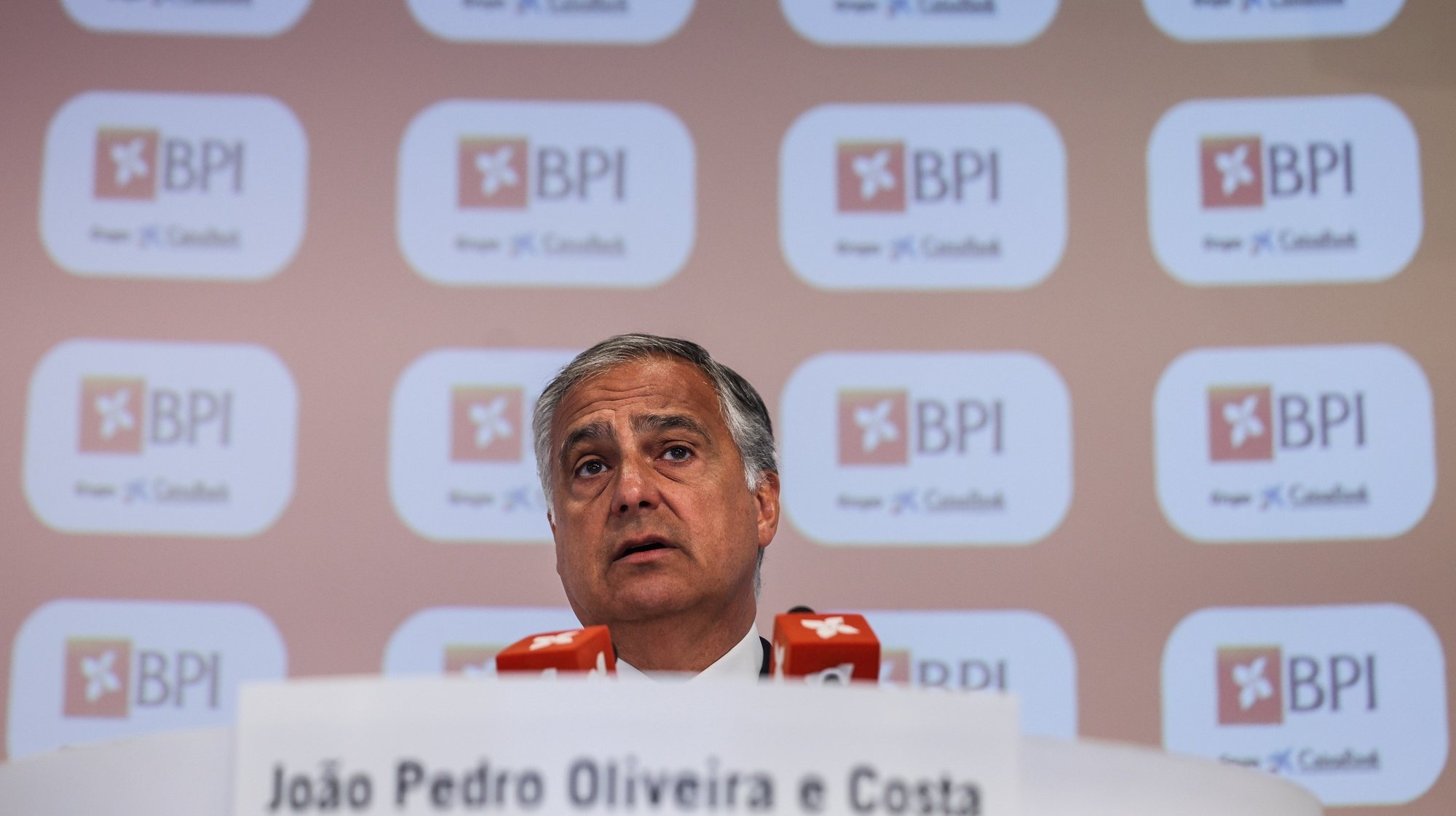 O presidente do BPI, João Pedro Oliveira e Costa, usa da palavra durante a conferência de imprensa para divulgação dos resultados do 1.º semestre da instituíção bancária, na sede em Lisboa, 31 de julho de 2024. TIAGO PETINGA/LUSA