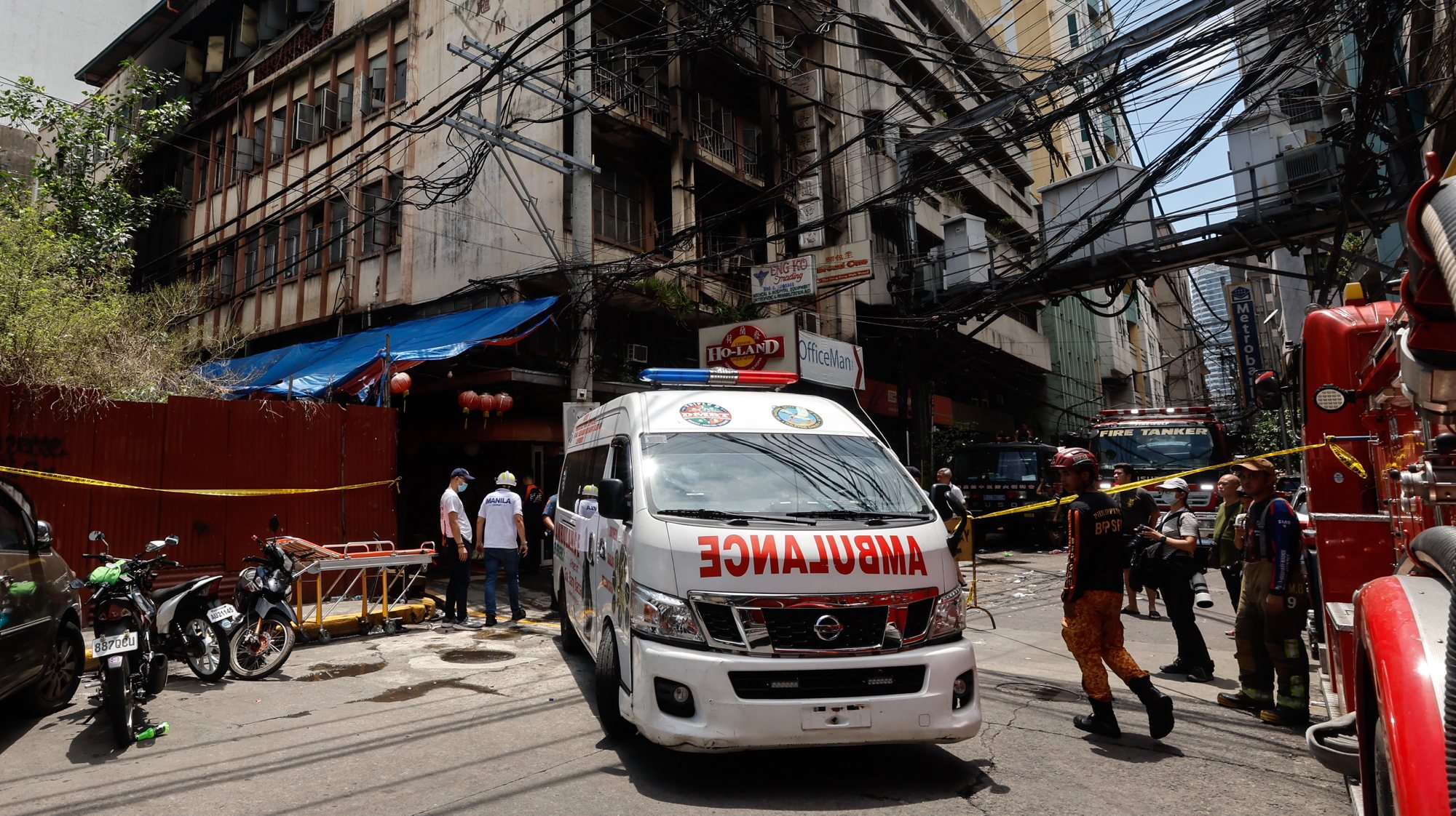 epa11517600 An ambulance transports the victims of a fire at Chinatown district of Manila, Philippines, 02 August 2024. Bureau of Fire Protection officials confirmed that 11 people died in a fire inside a commercial and residential building in Chinatown district, as authorities continue to investigate the cause of the incident.  EPA/ROLEX DELA PENA