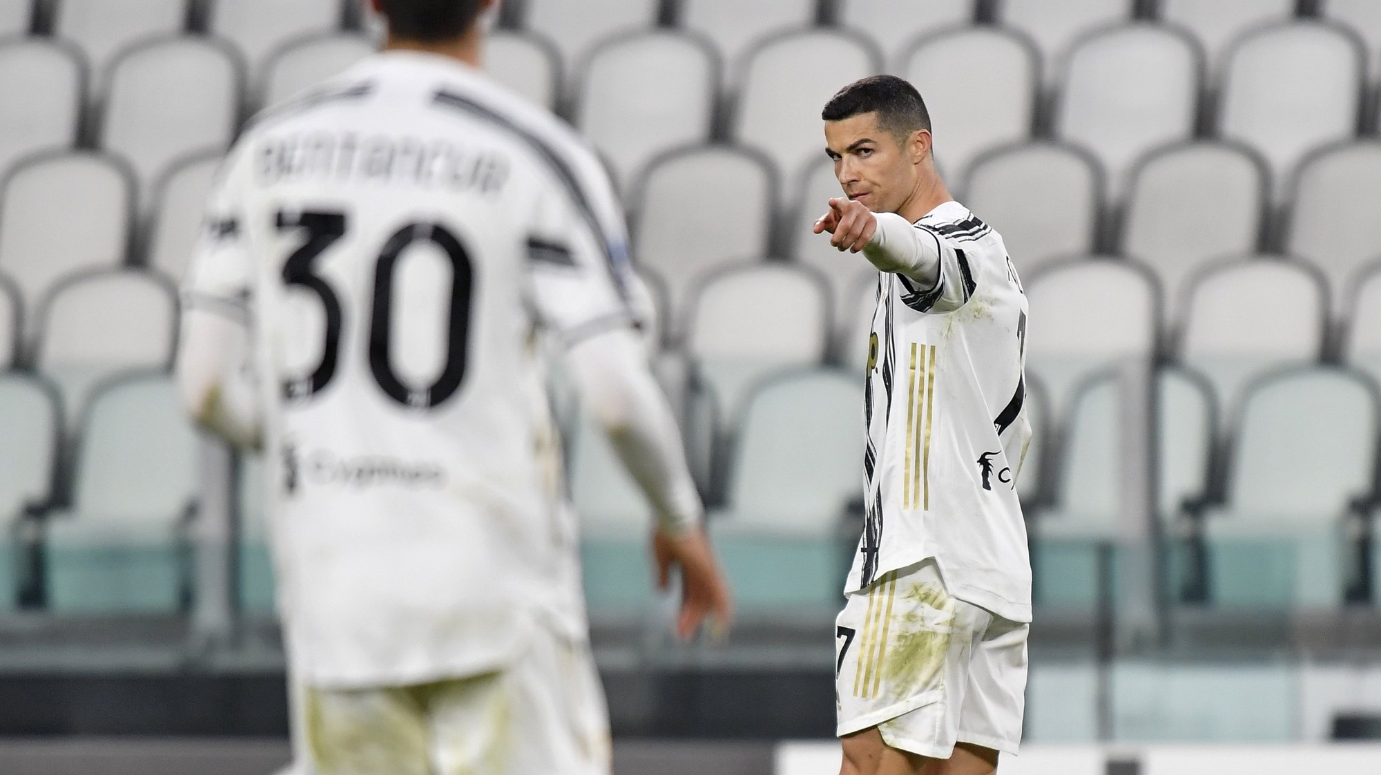 Ronaldo fez um sprint a um minuto do final até à área contrária para fazer de pé esquerdo o terceiro e último golo da Juventus