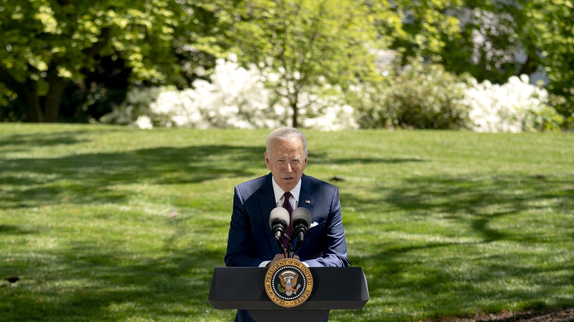 epa09164107 US President Joe Biden speaks on the North Lawn of the White House in Washington, DC, USA, on 27 April 2021. Fully-vaccinated Americans can be unmasked when exercising, dining and socializing outdoors in small groups, federal health officials said on 27 April, and can gather indoors with other fully vaccinated people and family members without masks or social distancing.  EPA/Stefani Reynolds / POOL