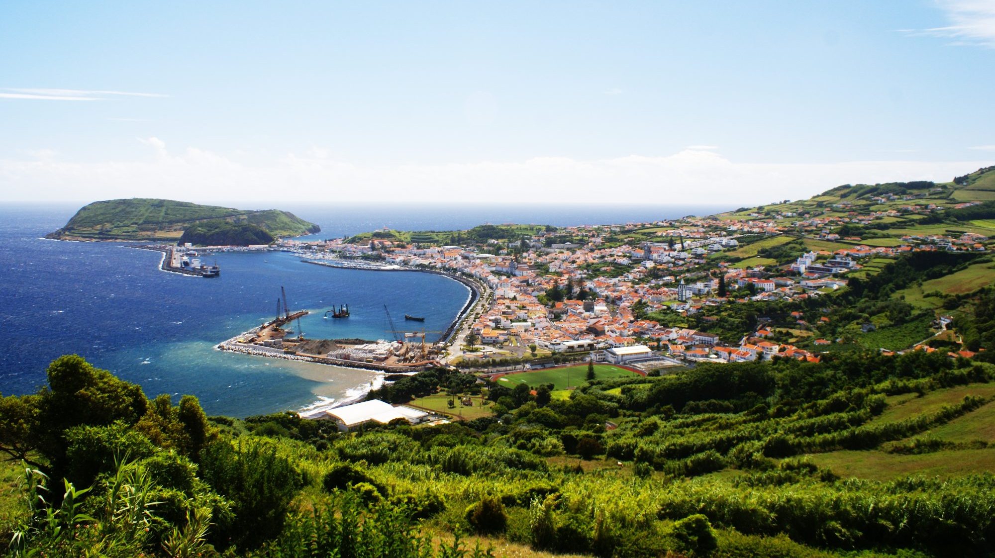 Na Praia Porto do Pim na Horta, Açores, a bandeira azul deu lugar à bandeira vermelha após análises à qualidade da água