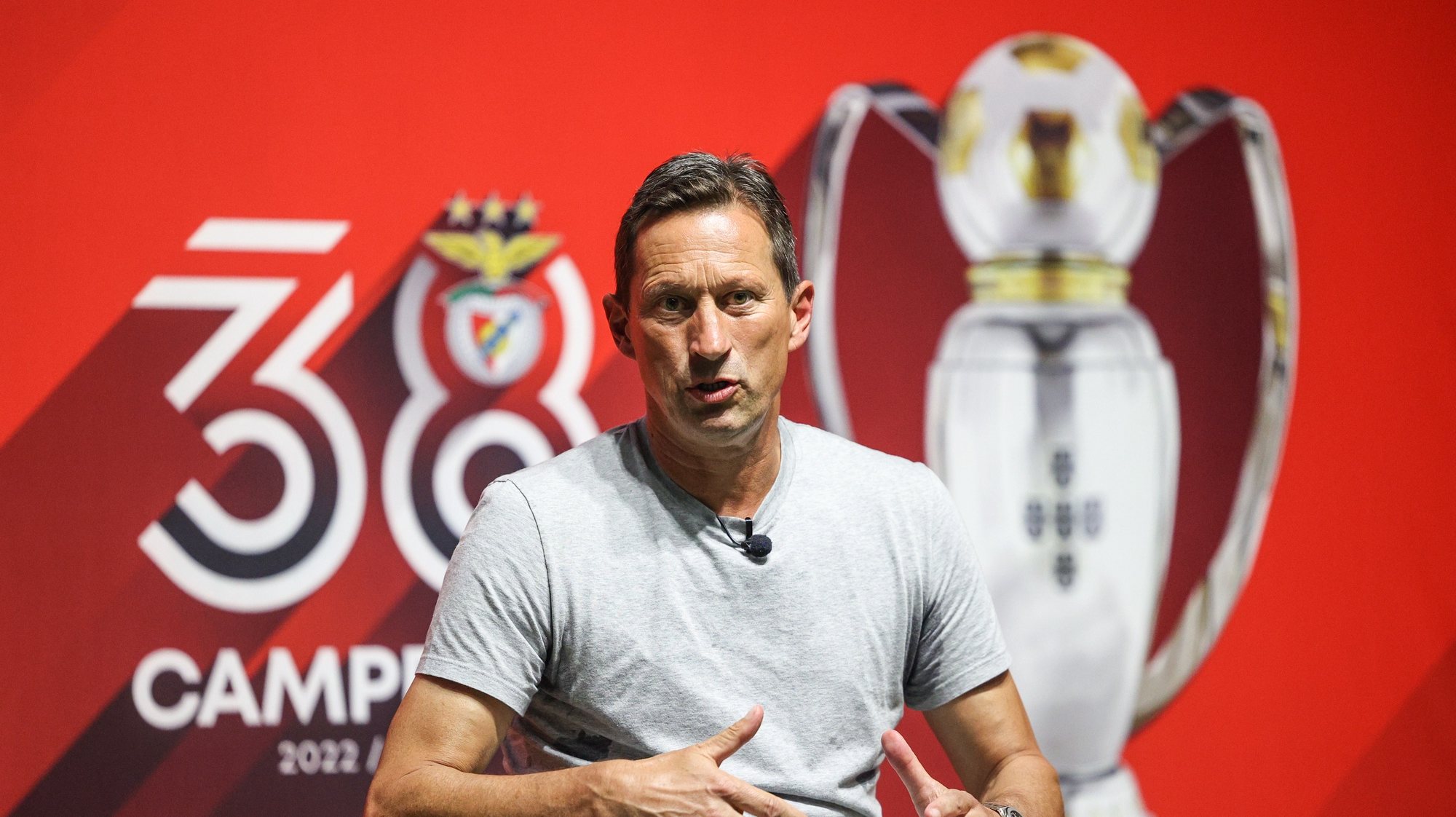 epa10660483 Benfica head coach Roger Schmidt talks to the Portuguese press one day after winning the Portuguese First League Soccer Championship 38th title for Benfica at Benfica training campus in Seixal, Portugal, 28 May 2023.  EPA/MIGUEL A. LOPES