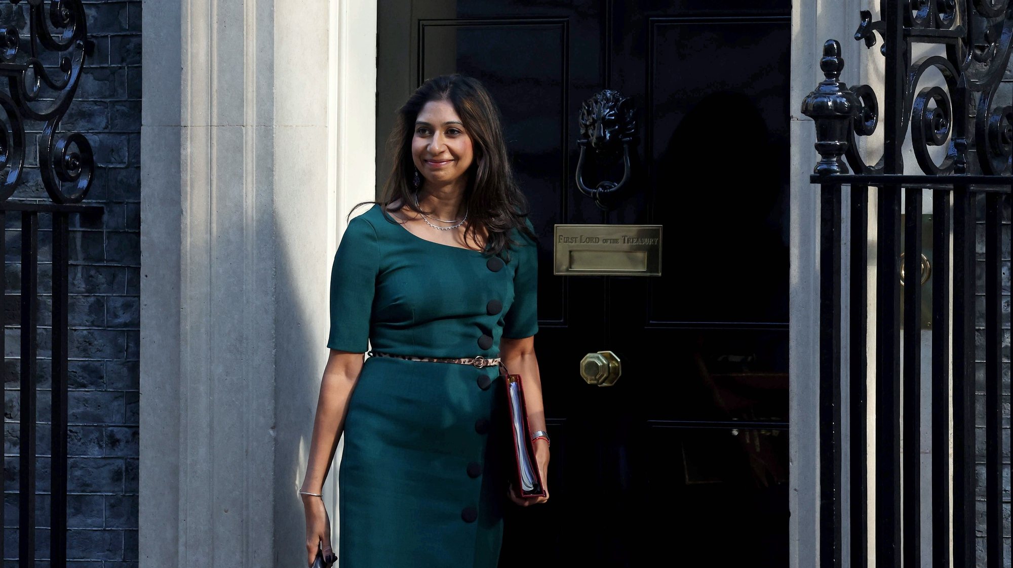 epa10841220 Britain&#039;s Home Secretary Suella Braverman arrives for a Cabinet meeting at No. 10 Downing Street in London, Britain, 05 September 2023.  EPA/NEIL HALL