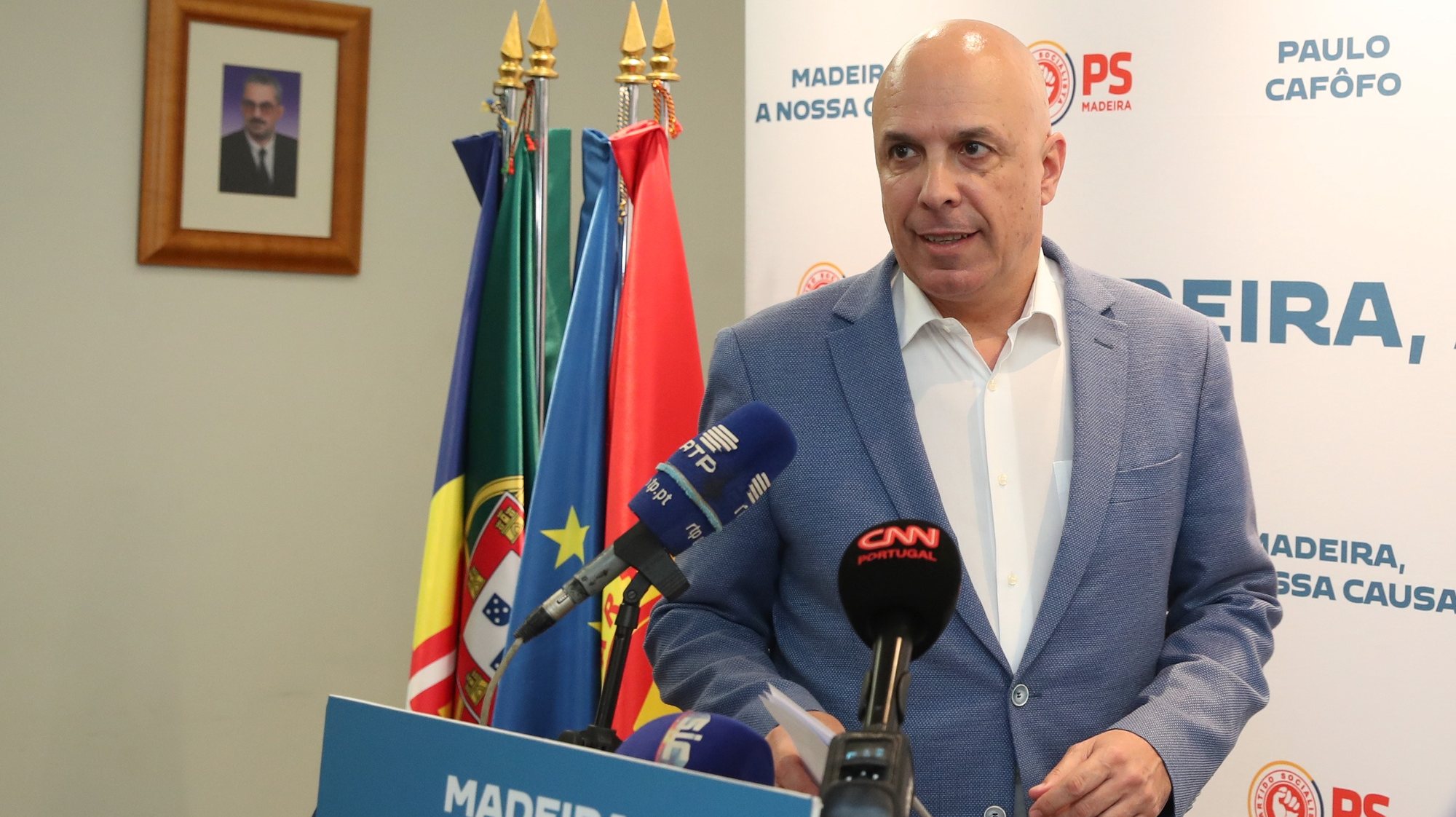 O presidente do PS Madeira, Paulo Cafôfo, esta tarde durante uma conferência de imprensa na sede do partido no Funchal, ilha da Madeira, 17 de fevereiro de 2024. HOMEM DE GOUVEIA/LUSA