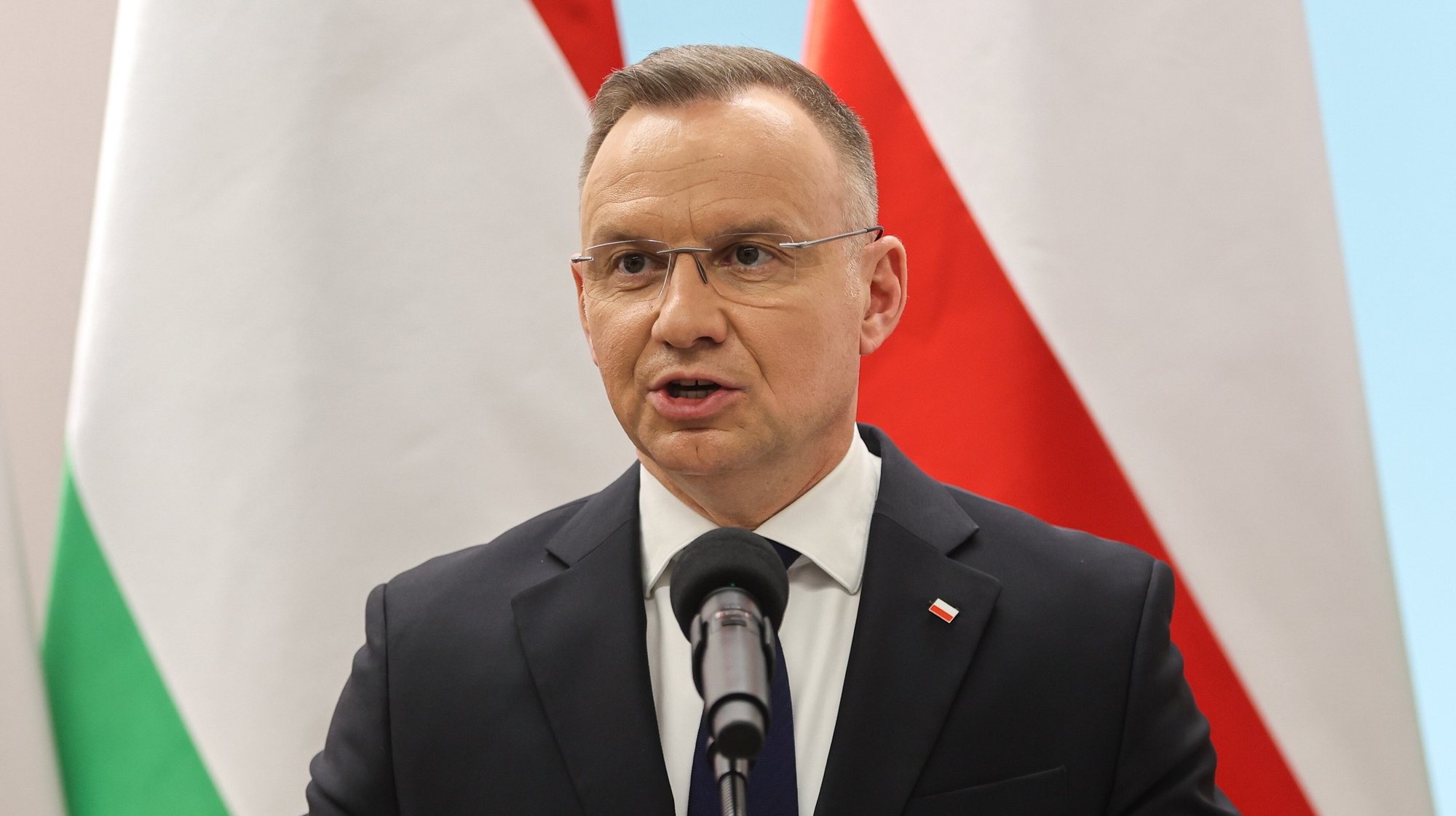 epa11236888 Polish President Andrzej Duda and Hungarian President Tamas Sulyok (not pictured) attend a press conference after their meeting at the Culture and Art Centre in Stary Sacz, southern Poland, 22 March 2024. Hungarian President Tamas Sulyok and his wife are paying a working visit to Poland on the occasion of Polish-Hungarian Friendship Day.  EPA/Leszek Szymanski POLAND OUT