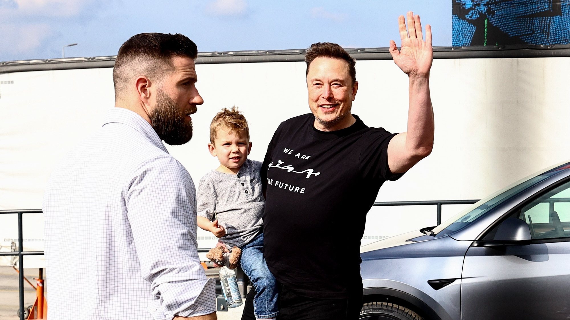 epa11218308 Tesla CEO Elon Musk carries his son X AE A-XII during a visit to the Tesla electric car plant in Gruenheide near Berlin, Germany, 13 March 2024. Musk is in Germany to visit Tesla&#039;s gigafactory at Gruenheide after an arson attack on a nearby power pylon last week left it without electricity and halted production.  EPA/FILIP SINGER