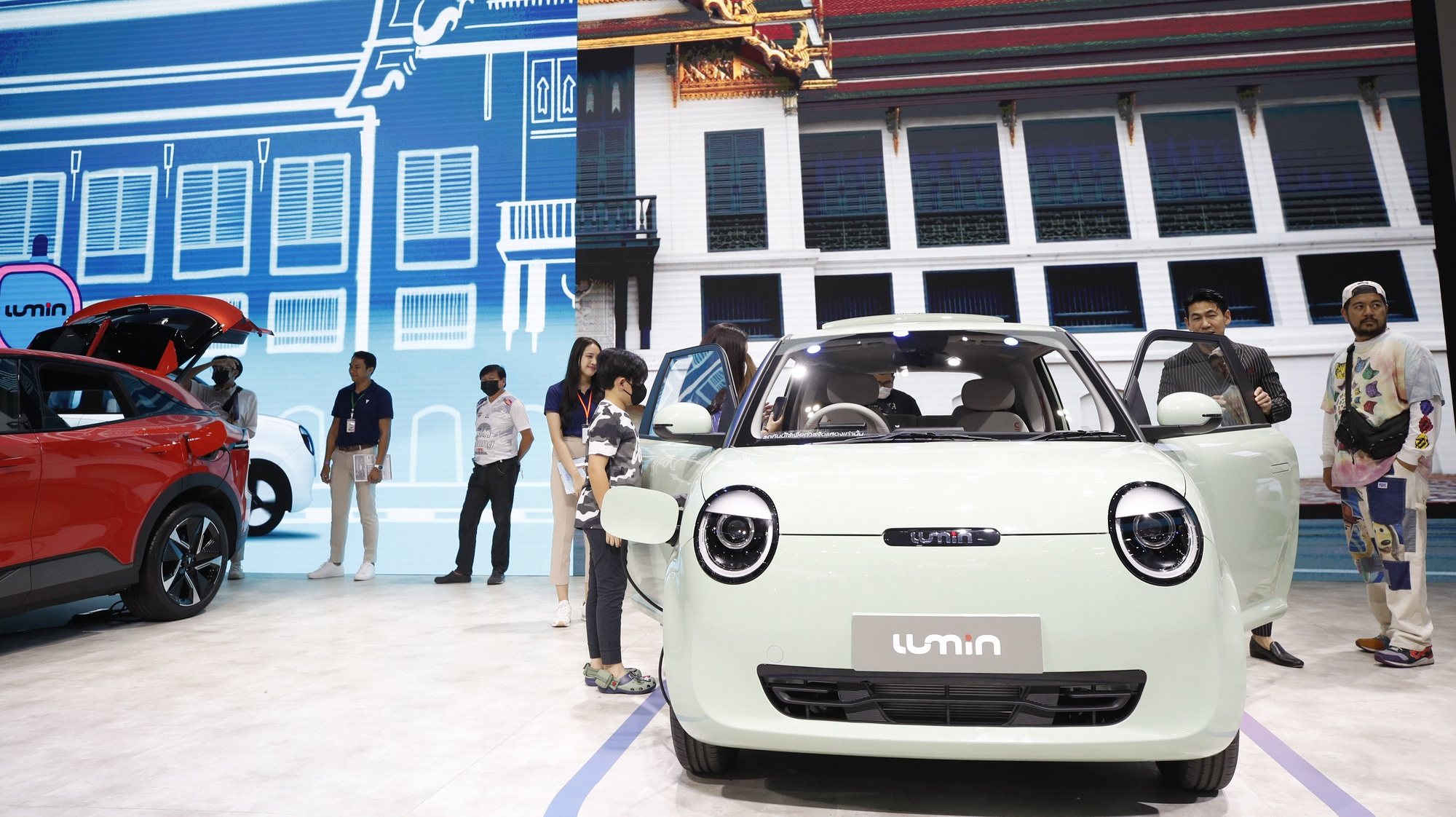 epa11247985 Visitors check Chinese automaker Changan&#039;s Lumin electric city cars displayed at the 45th Bangkok International Motor Show 2024 in Nonthaburi province on the outskirts of Bangkok, Thailand, 28 March 2024. More than 49 leading brands of the world&#039;s major automakers attend to exhibit and unveil their automotive products and technology including the new electric vehicles, in the annual automobile showcase amid Thailand&#039;s sluggish domestic car sales continuing to decline to the lowest level in two years by 26 percent year-on-year in February 2024, according to the Federation of Thai Industries.  EPA/RUNGROJ YONGRIT