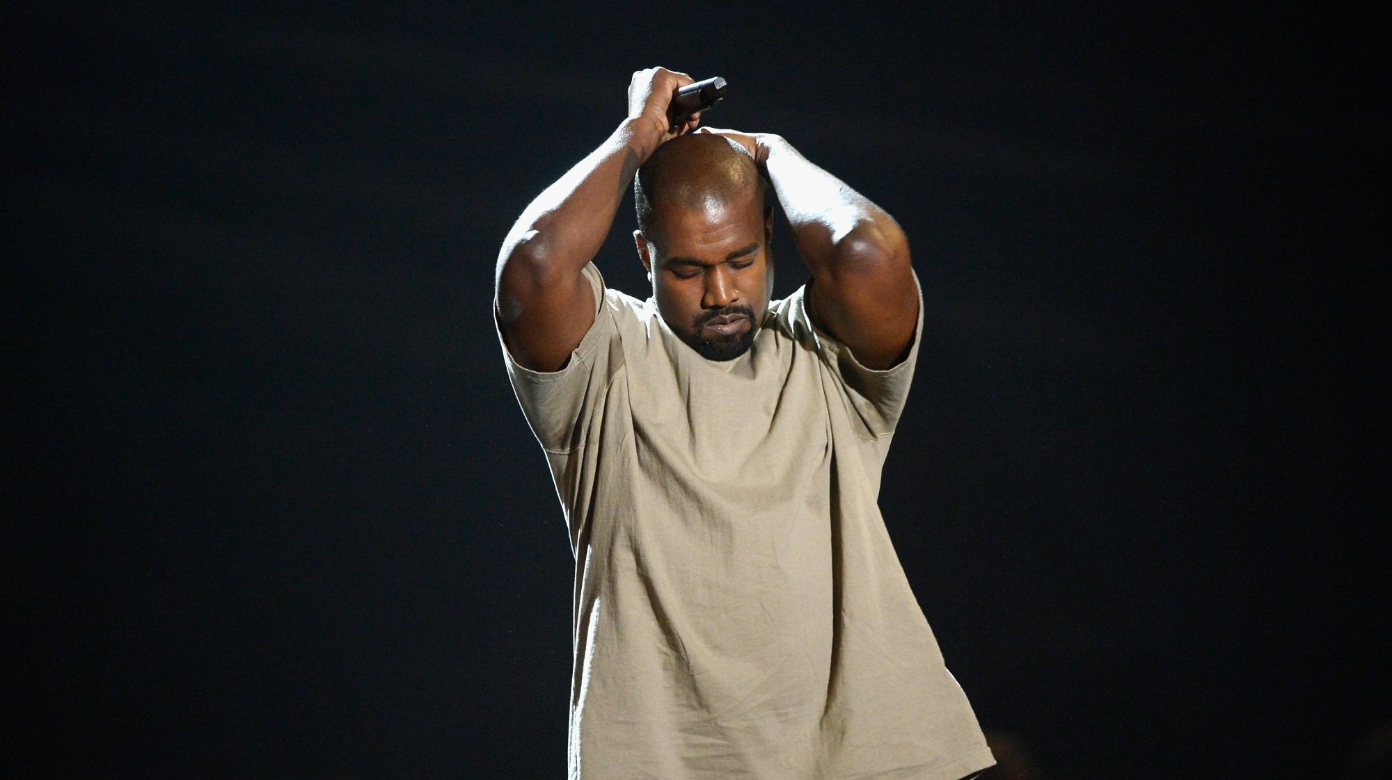 Kanye West viu a sua fortuna diminuir de 2 mil milhões para 500 milhões de dólares.