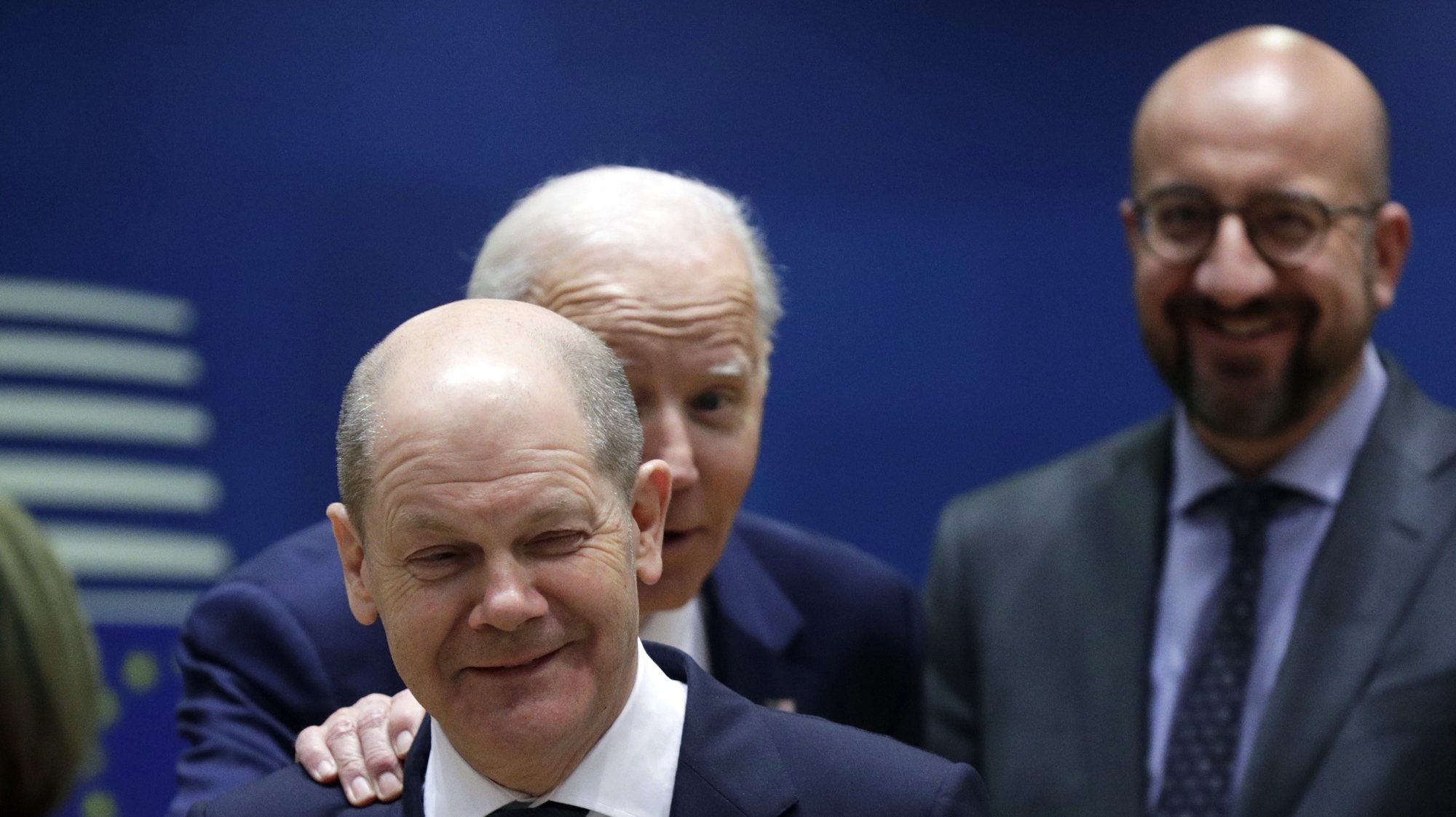 epa09847314 (L-R) German Chancellor Olaf Scholz, US President Joe Biden and Europen Council President Charles Michel at the start of European Council Summit in Brussels, Belgium, 24 March 2022. The European Council summit starts with the participation of US President Joe Biden to address Russia&#039;s ongoing military aggression against Ukraine. After that, Head of states will continue discussions on how best to support Ukraine in these dramatic circumstances.  EPA/OLIVIER HOSLET