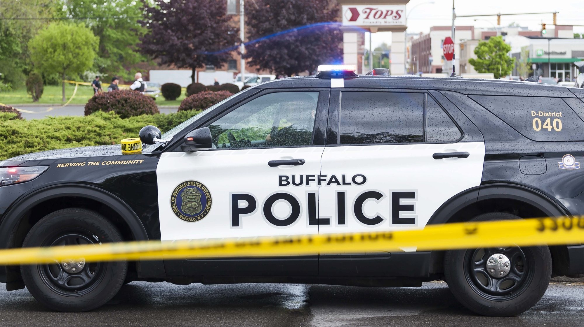 epa09947827 Police officers on the scene of a mass shooting at the Tops Friendly Market grocery store in Buffalo, New York, USA, 14 May 2022. A gunman, who has been taken into custody by police, reportedly opened fire at the market killing as many as 10 people.  EPA/BRANDON WATSON
