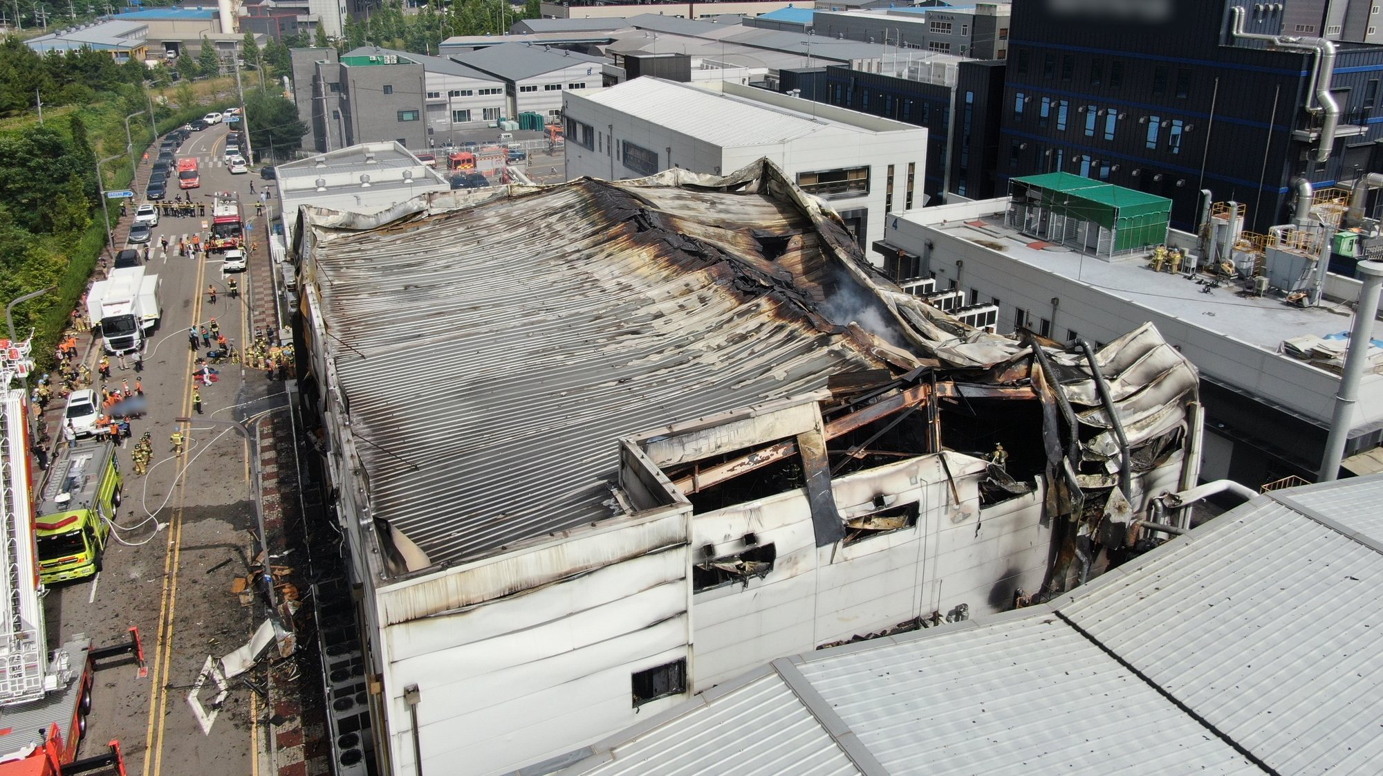 epa11433779 A general view of the burnt primary lithium battery factory following a devastating fire in Hwaseong, South Korea, 24 June 2024. The fire reportedly left at least 20 workers dead.  EPA/YONHAP / POOL SOUTH KOREA OUT