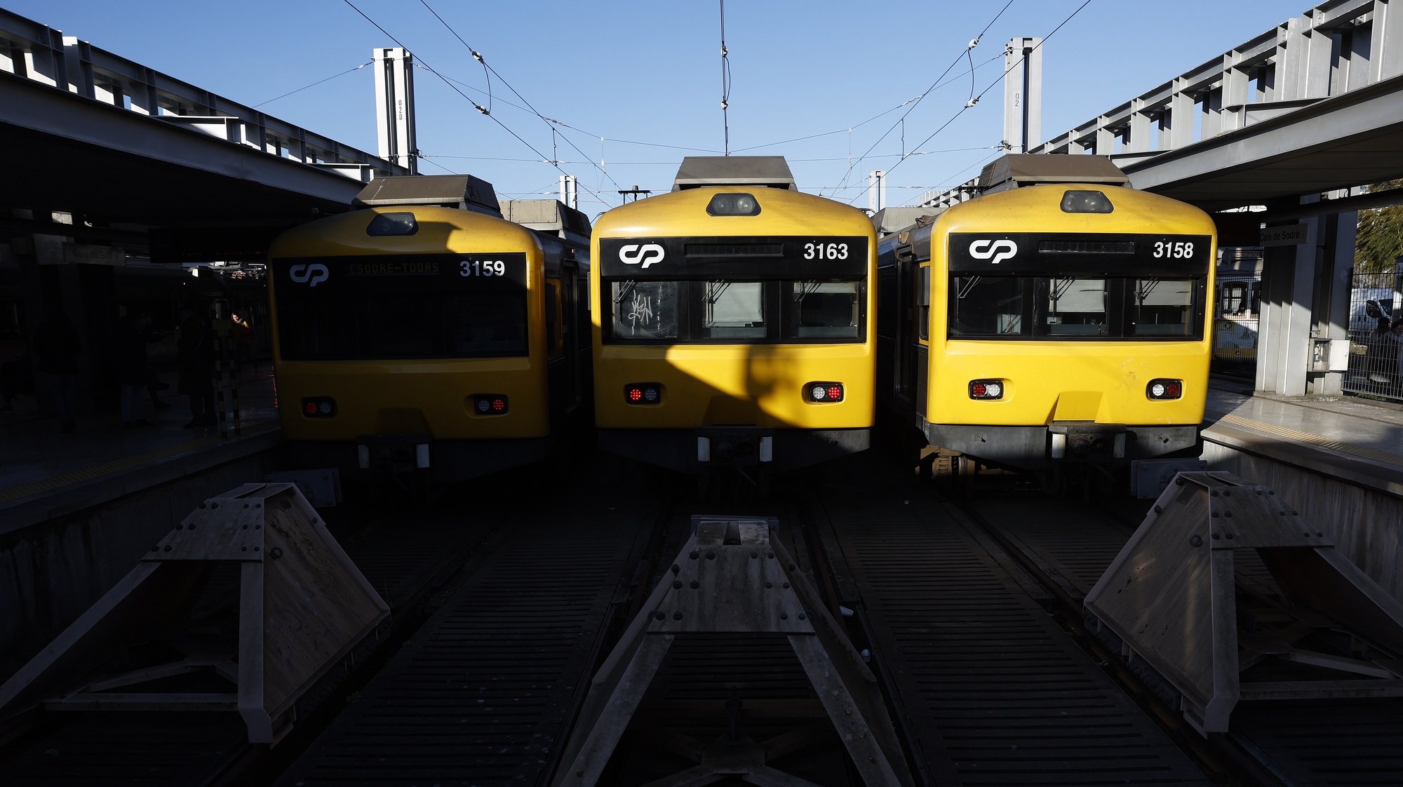 epa10456840 Trains at Cais do Sodre Station at the beginning of a strike by train drivers working for CP - Comboios de Portugal, called by the SMAQ union in Lisbon, Portugal, 09 February 2023. The strike is planned to run until 21 February. The workers demand salary increases, career improvements, better working and safety conditions, humanization of service scales, framed meal hours and reduction of rest periods away from headquarters, and the recognition and valorization of the professional and training requirements of train drivers by the new legislative framework.  EPA/ANTONIO PEDRO SANTOS