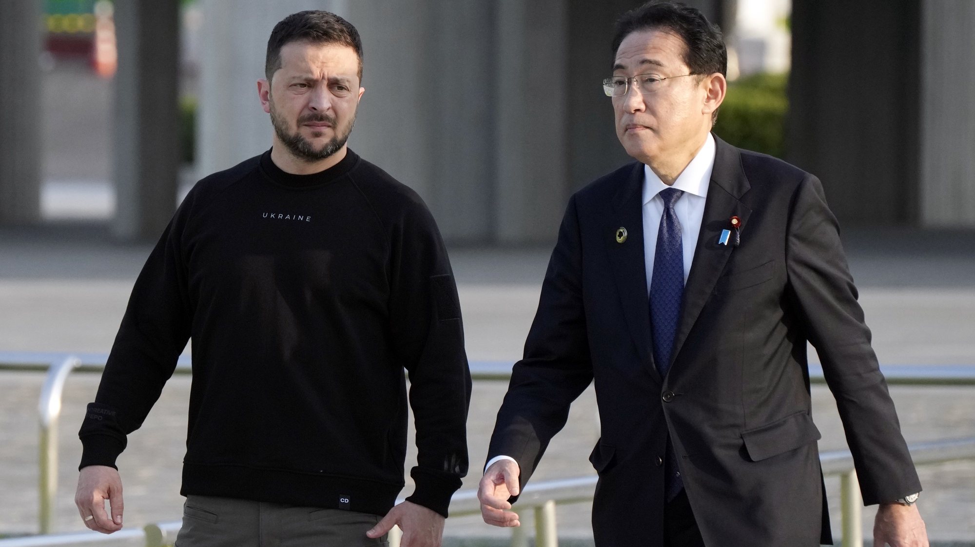 epa10643141 Ukrainian President Volodymyr Zelensky, is escorted by Japanese Prime Minister Fumio Kishida, right, to the Cenotaph for the Victims of the Atomic Bomb at the Hiroshima Peace Memorial Park, after he was invited to the Group of Seven nations&#039; summit in Hiroshima, western Japan, 21 May 2023.  EPA/Eugene Hoshiko / POOL POOL PHOTO