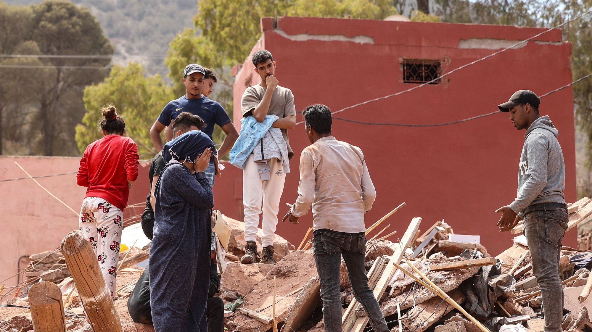 A family still looking for five bodies in the destroyed houses in the town of Ouirgane, 95 kms south of Marrakesh, Morocco, 12th september 2023. The once touristical town is completely damaged by the magnitude 6.8 earthquake that struck central Morocco late 08 September that has killed at least 2,900 people and damaging buildings from villages and towns in the Atlas Mountains to Marrakesh, according to a report released by the country&#039;s Interior Ministry. The earthquake has affected more than 300,000 people in Marrakesh and its outskirts, the UN Office for the Coordination of Humanitarian Affairs (OCHA) said. TIAGO PETINGA/LUSA