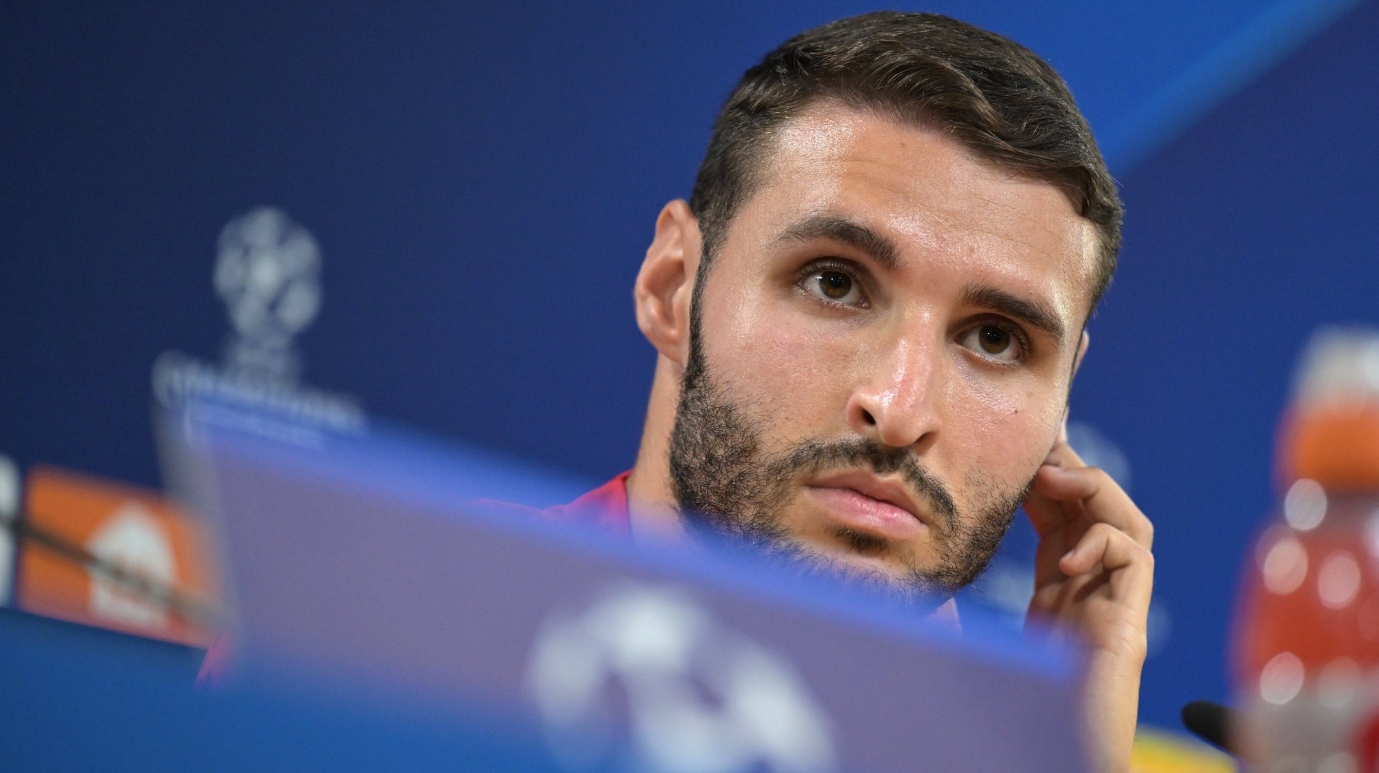 epa10813748 Braga&#039;s player Abel Ruiz attends a press conference in Braga, Portugal, 22 August 2023. Sporting de Braga will play against Panatinaikos in their UEFA Champions League play-off first leg soccer match on 23 August 2023.  EPA/FERNANDO VELUDO